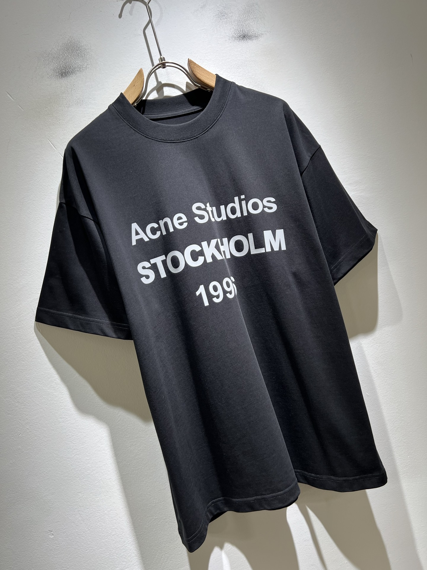 Acne Studi*os2026春夏新款男女同款👫短袖T恤，专柜同步发售！定制专属洗水纯棉面料，定制原