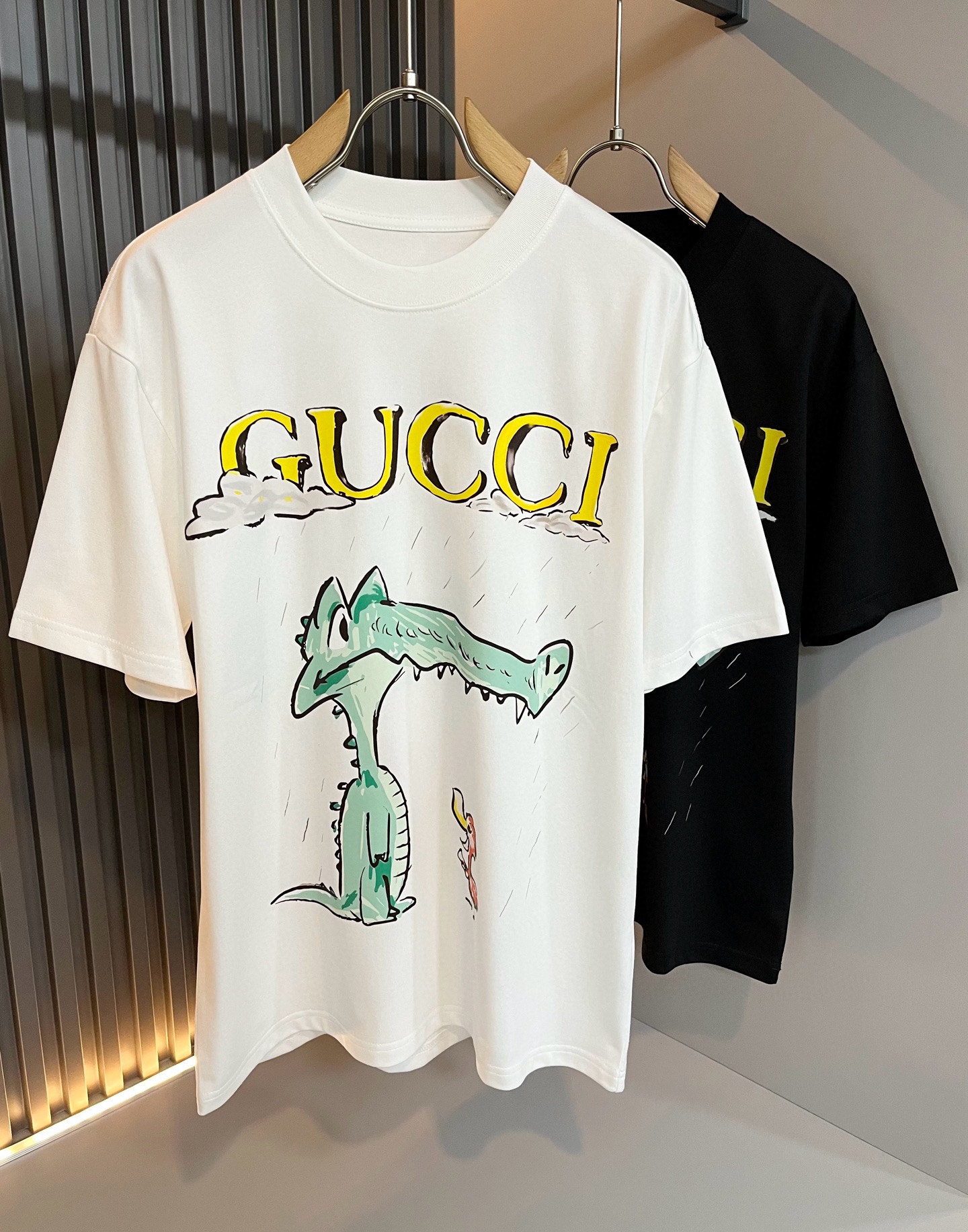 Gucc*古家 2026春夏新款男女同情侣款👫休闲宽松棉质圆领短袖T恤衫！贸易公司渠道稀出，同步官网发售