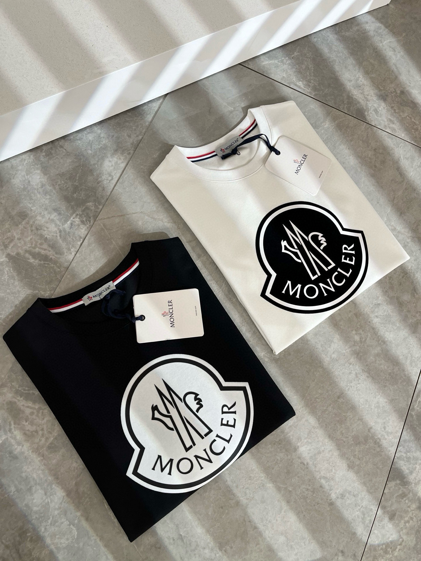 Moncler蒙家 2026春夏最新男女同款👫贸易订单短袖T恤，全品相！！网红款！采用logo图案压胶设