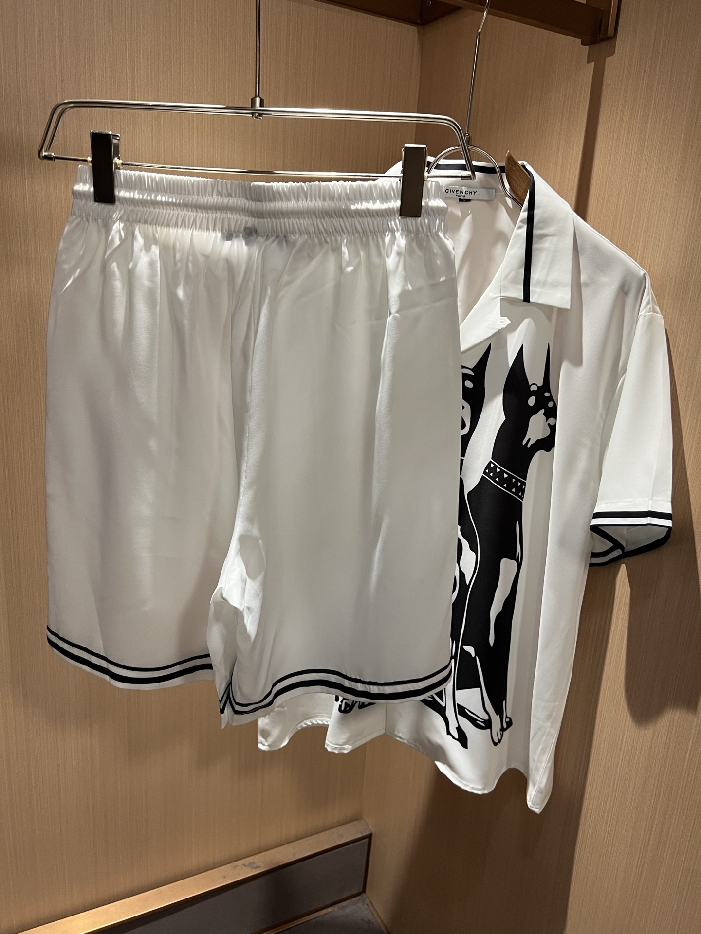Giv*chy/纪*希2026春夏新款男女同款👫休闲睡衣套装，主创时尚注入了全新时尚能量。通过探索各种题