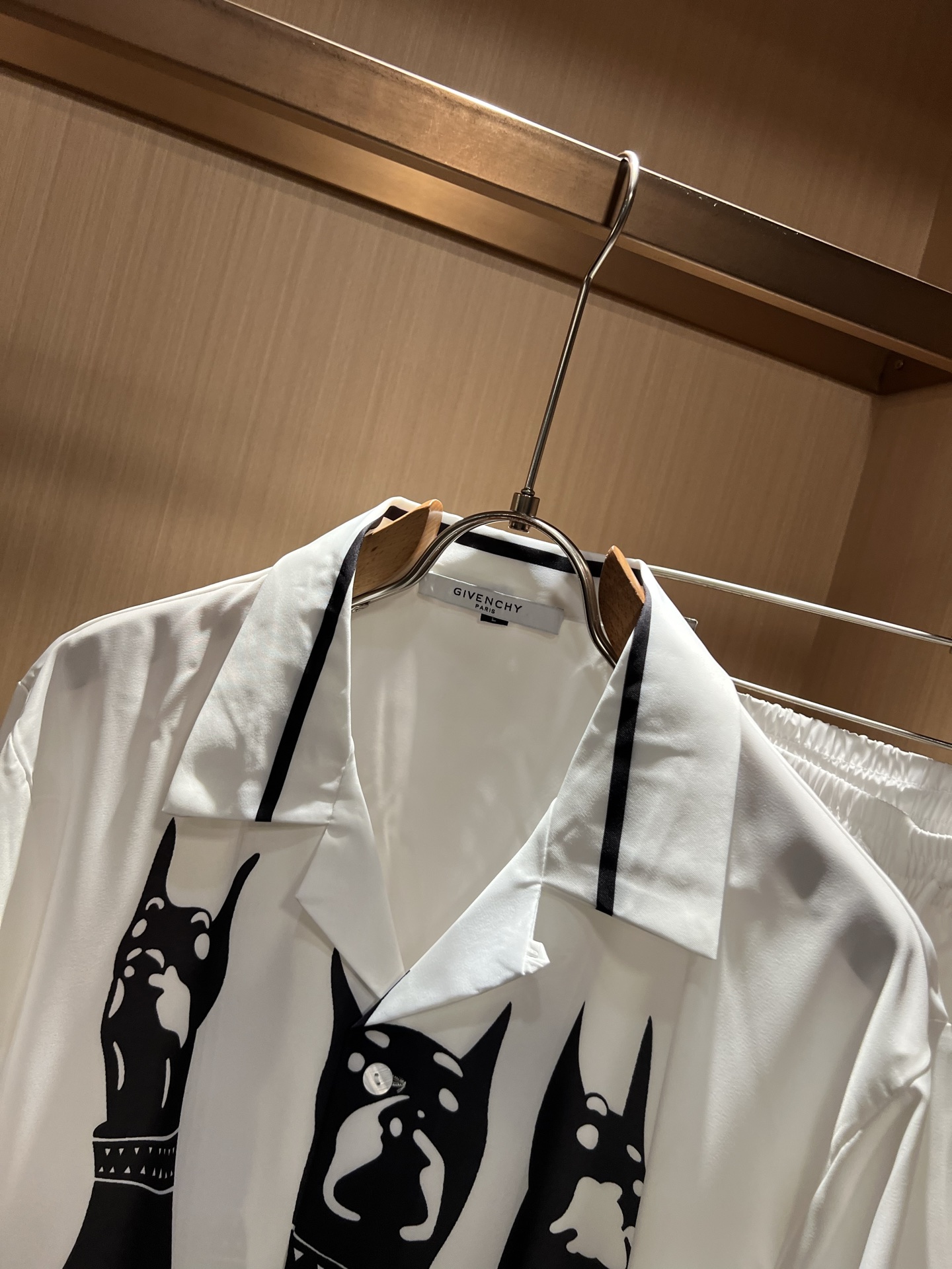 Giv*chy/纪*希2026春夏新款男女同款👫休闲睡衣套装，主创时尚注入了全新时尚能量。通过探索各种题