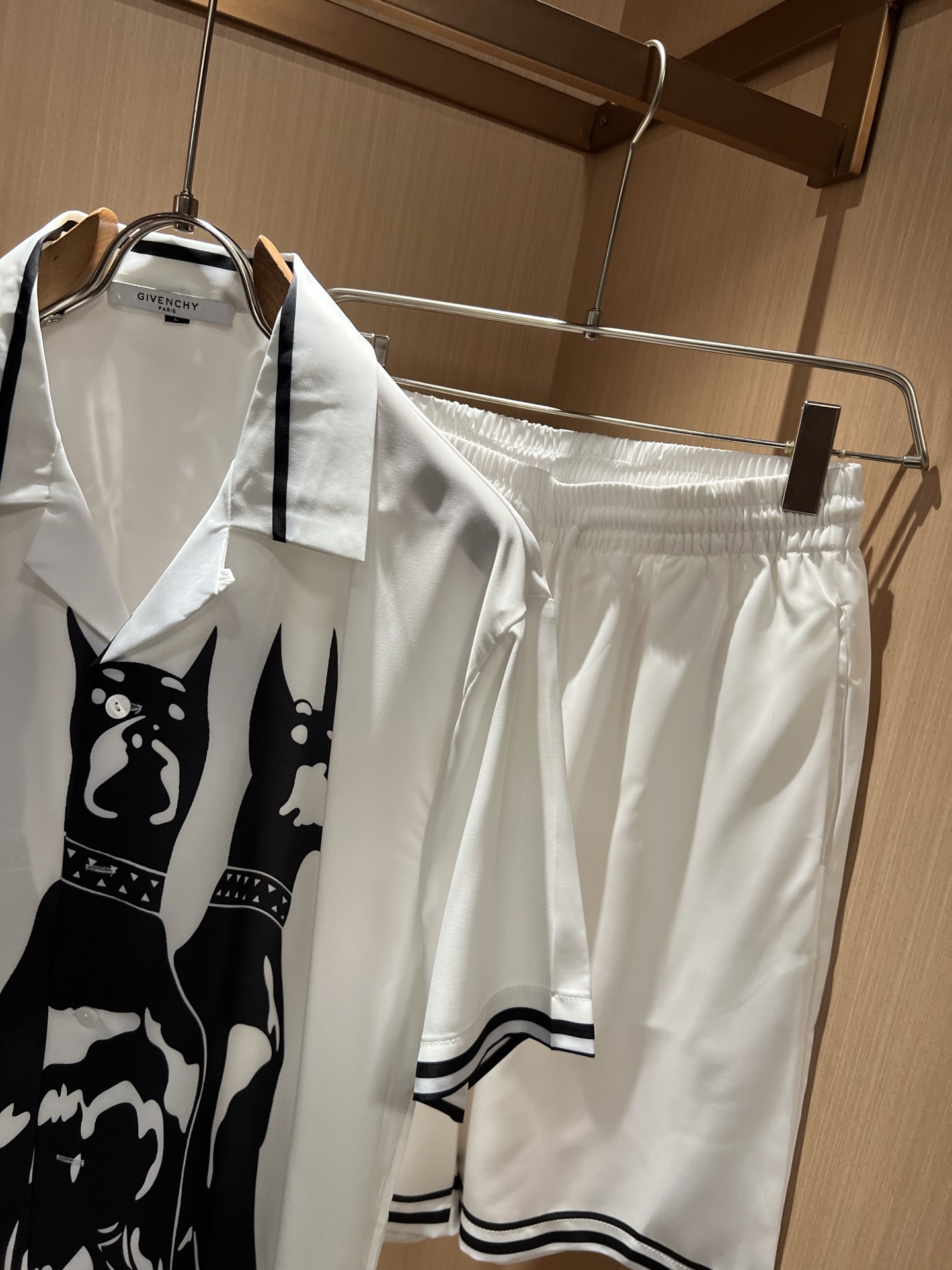 Giv*chy/纪*希2026春夏新款男女同款👫休闲睡衣套装，主创时尚注入了全新时尚能量。通过探索各种题
