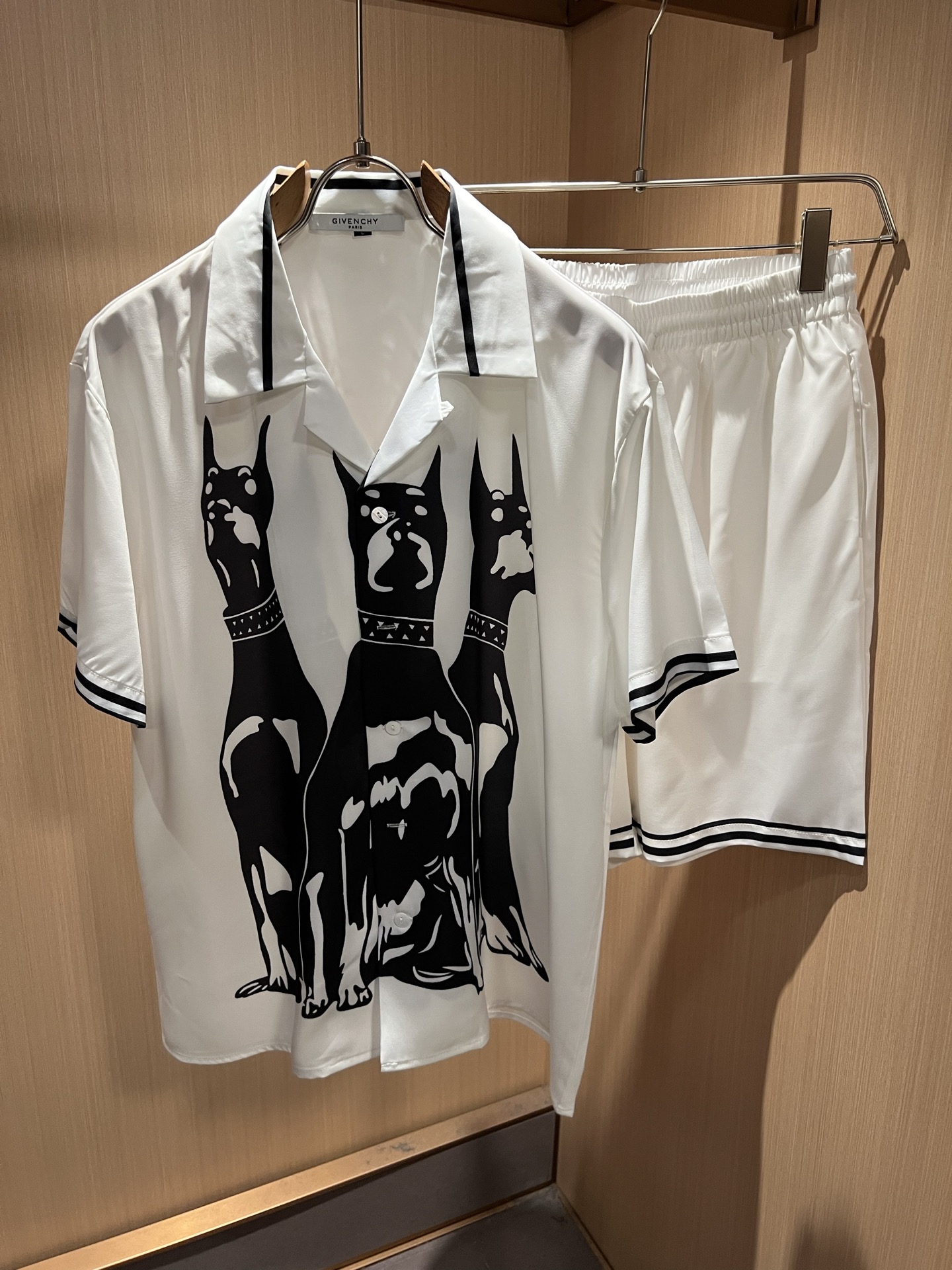 Giv*chy/纪*希2026春夏新款男女同款👫休闲睡衣套装，主创时尚注入了全新时尚能量。通过探索各种题