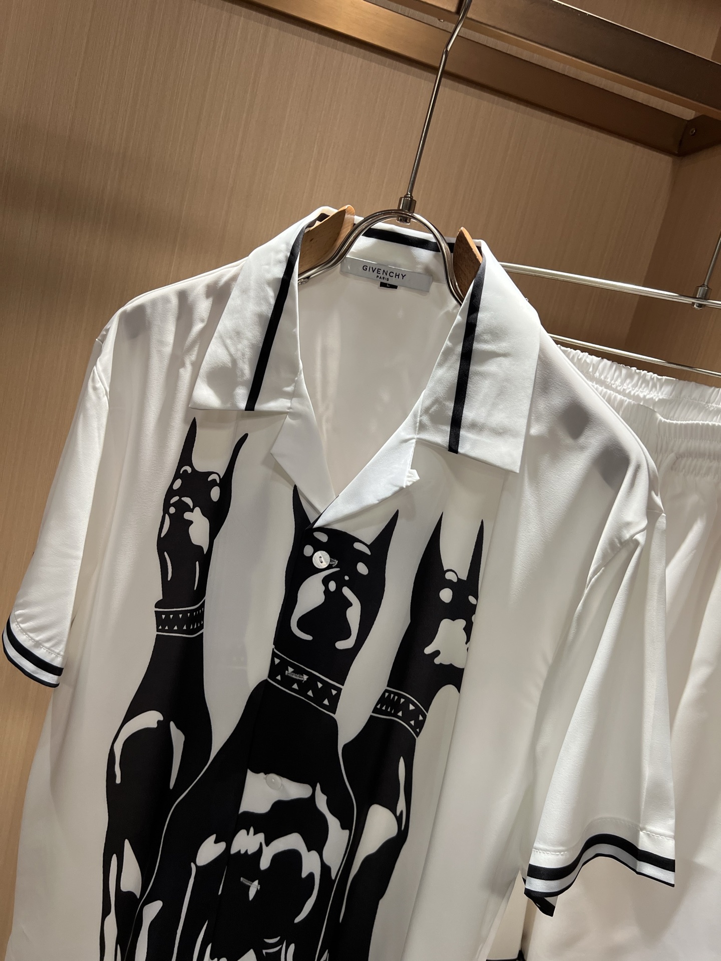 Giv*chy/纪*希2026春夏新款男女同款👫休闲睡衣套装，主创时尚注入了全新时尚能量。通过探索各种题