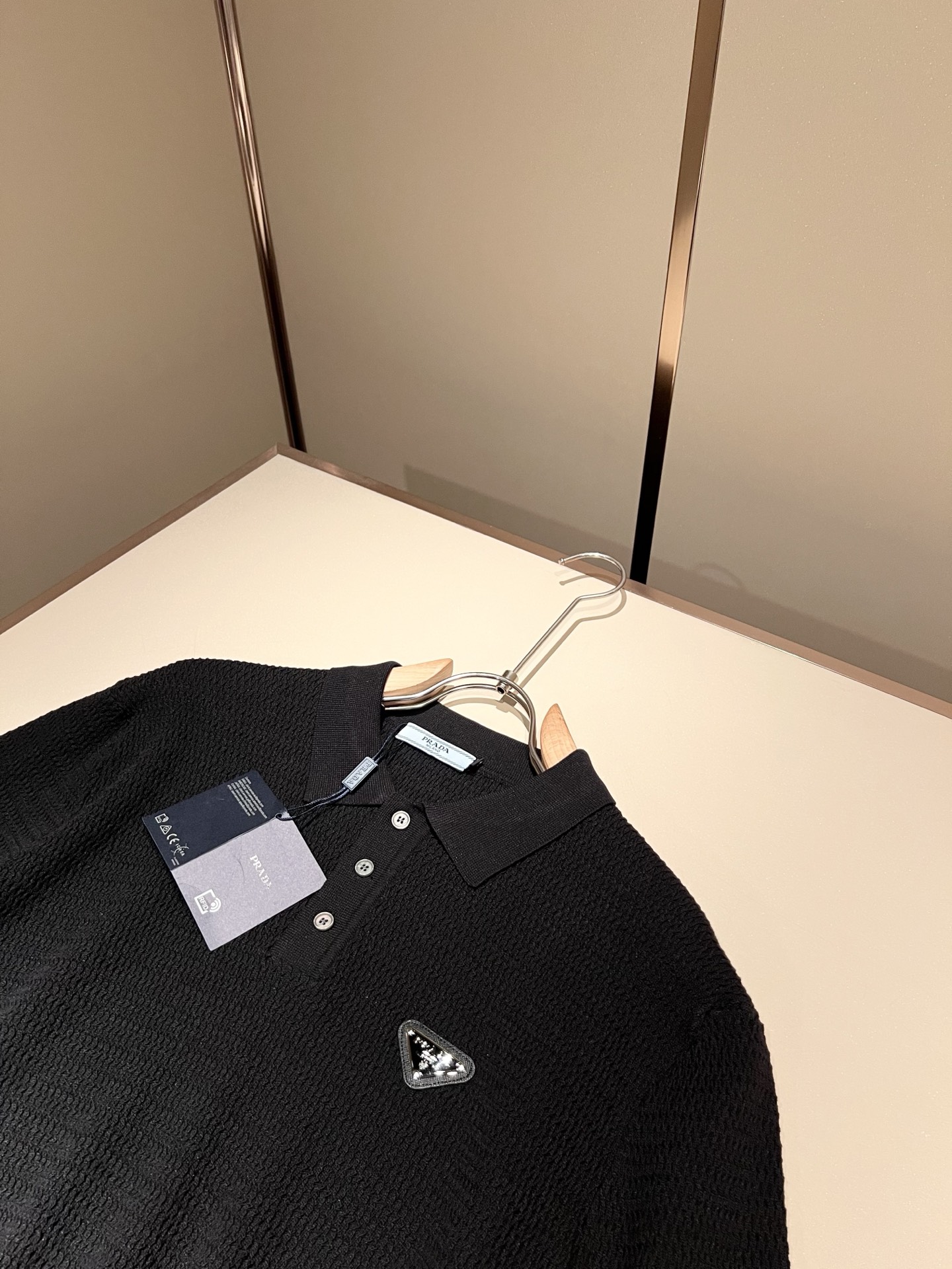 PRAD*A普*达2026春夏新款男士翻领短袖针织短袖T恤，最新款全网独家首上！！~既经典有时尚百搭，谁