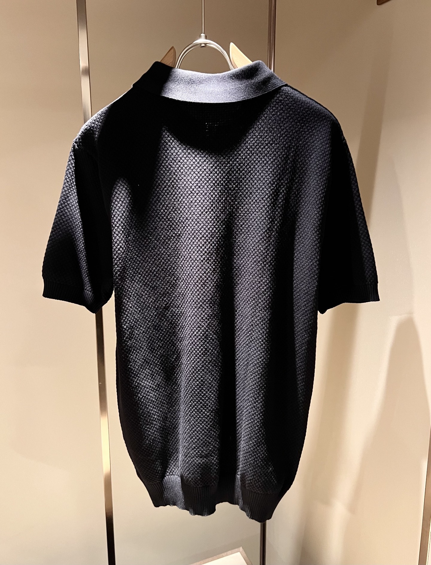 loro Piana诺悠翩雅 2026春夏男士最新的贸易订单翻领针织短袖T恤，全品相！！上身舒适透气，不