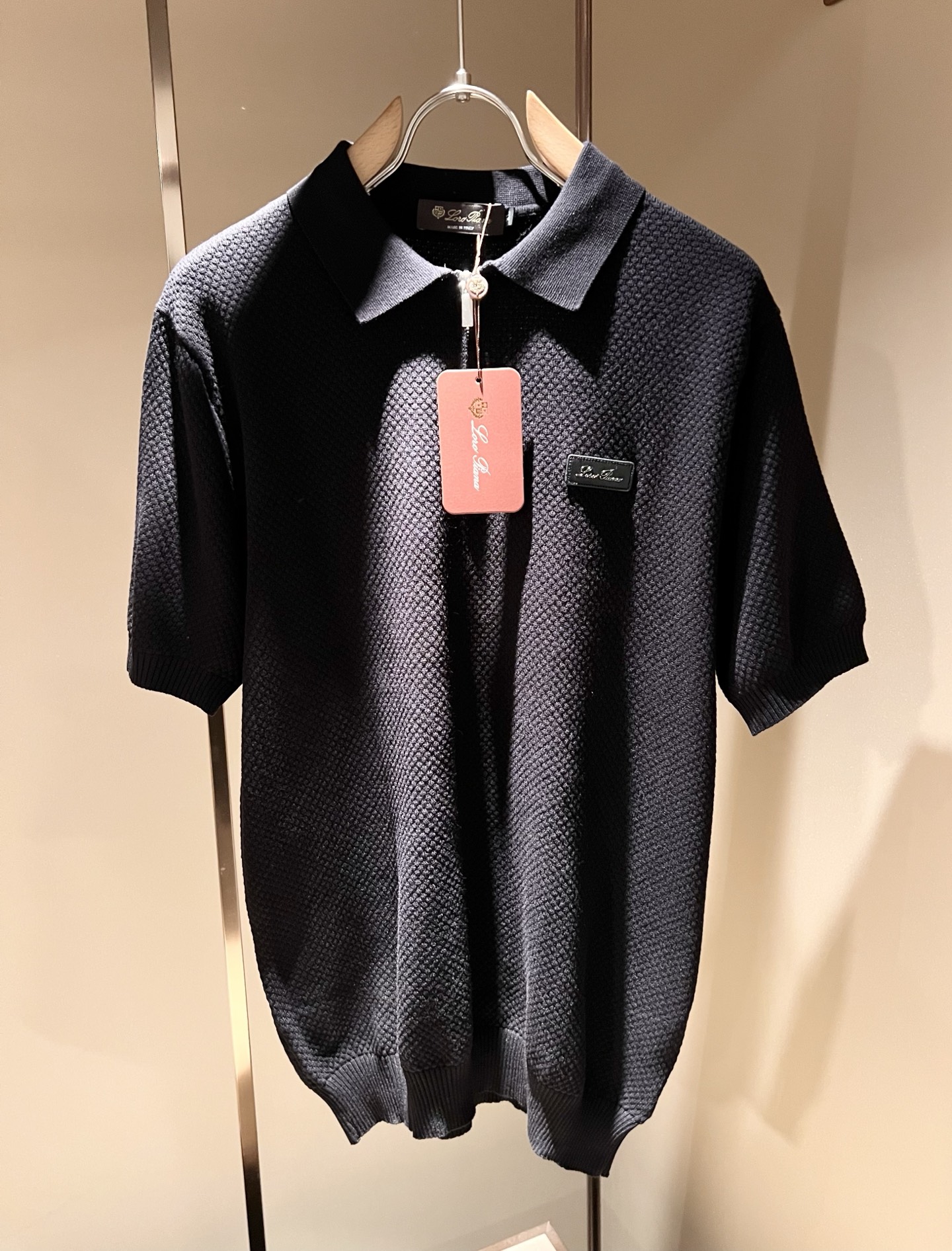 loro Piana诺悠翩雅 2026春夏男士最新的贸易订单翻领针织短袖T恤，全品相！！上身舒适透气，不