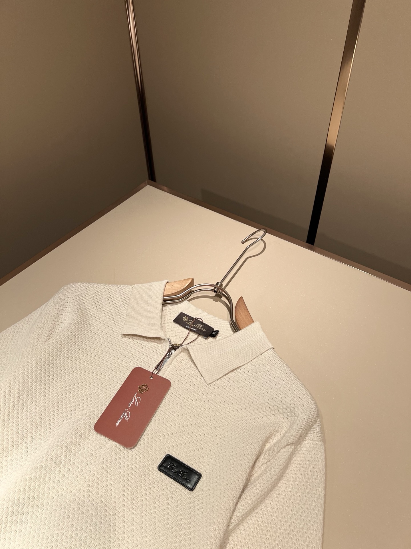 loro Piana诺悠翩雅 2026春夏男士最新的贸易订单翻领针织短袖T恤，全品相！！上身舒适透气，不