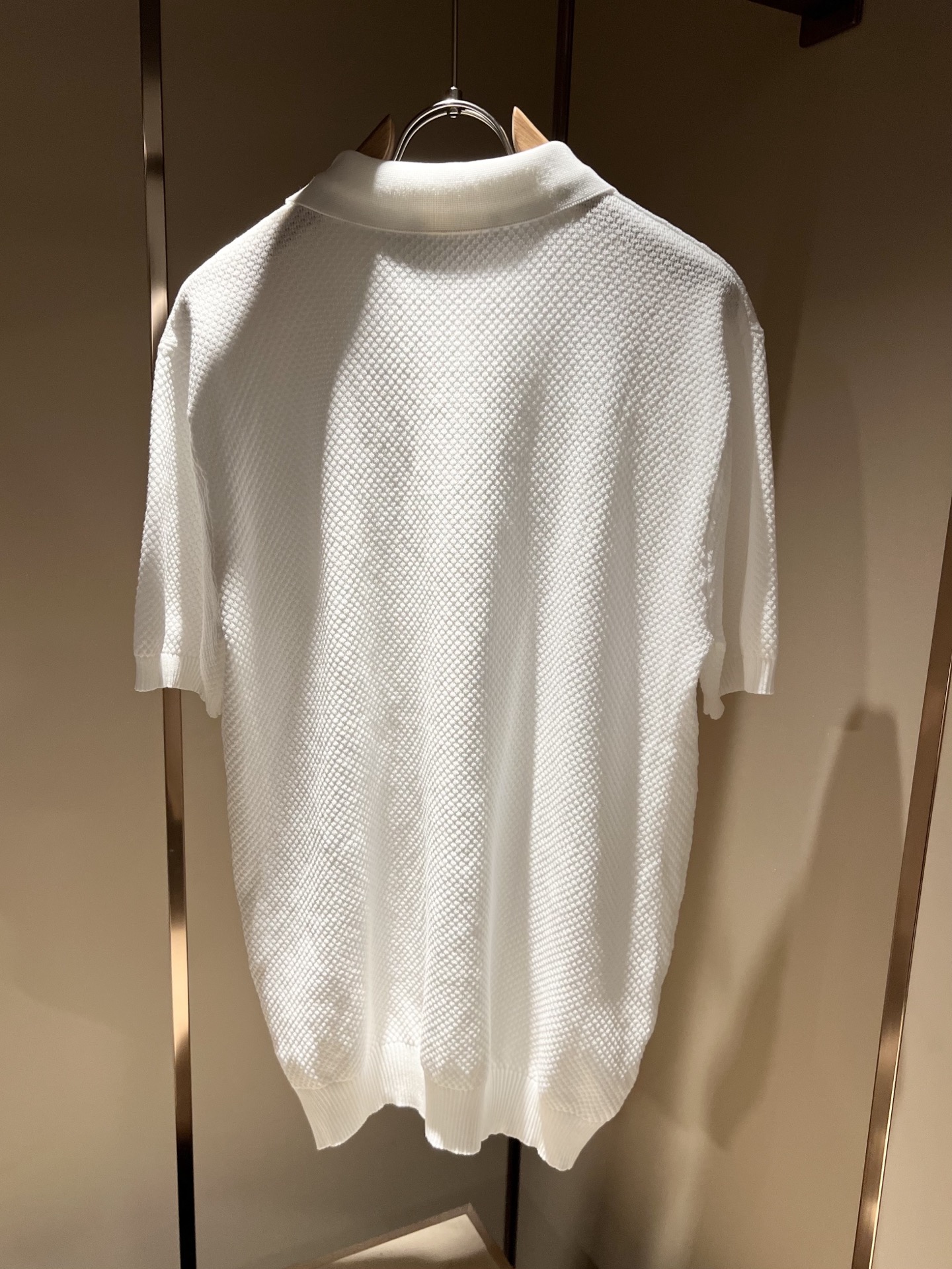 loro Piana诺悠翩雅 2026春夏男士最新的贸易订单翻领针织短袖T恤，全品相！！上身舒适透气，不