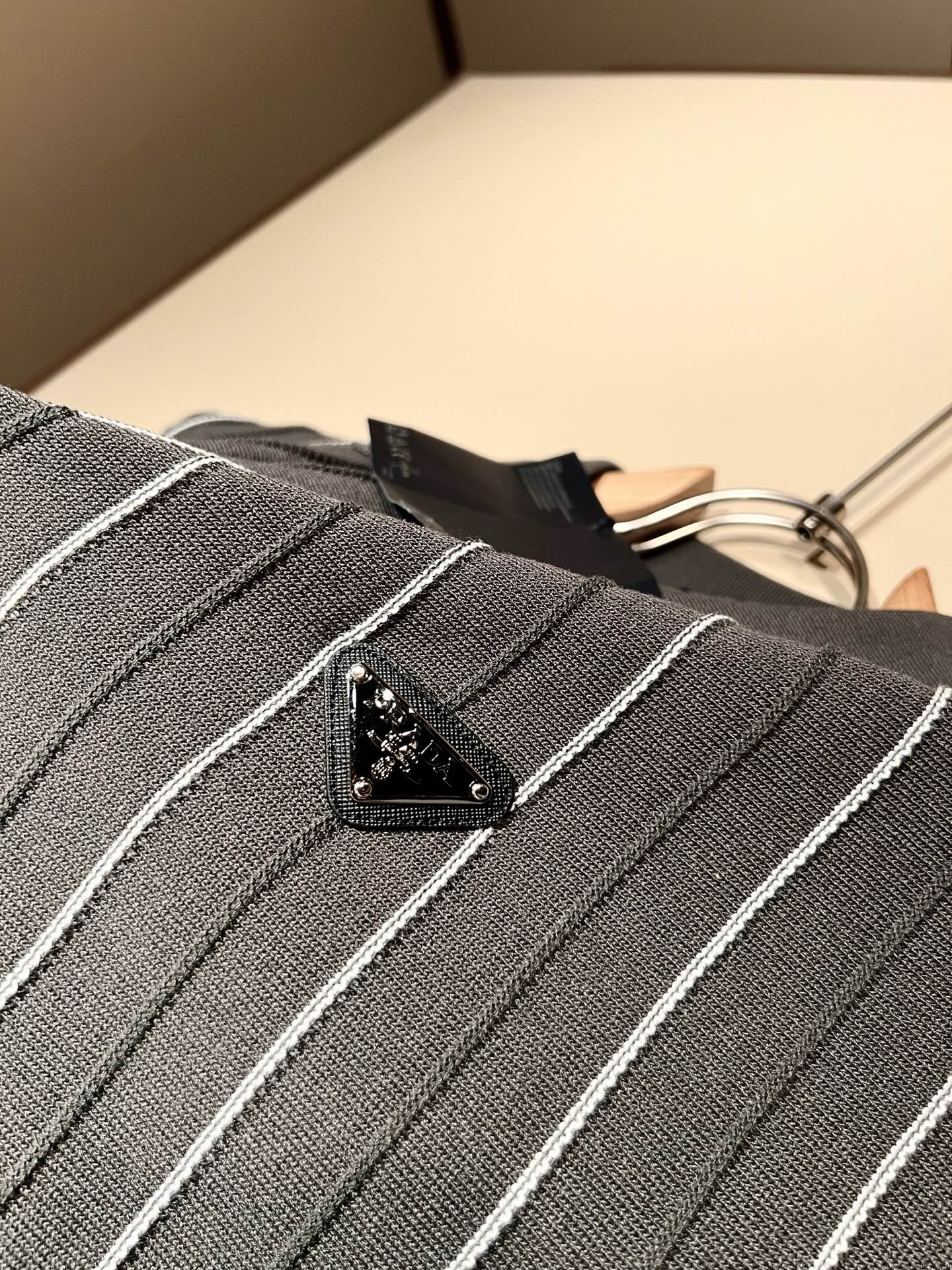 PRAD*A普*达2026春夏新款男士翻领短袖针织短袖T恤，最新款全网独家首上！！~既经典有时尚百搭，谁