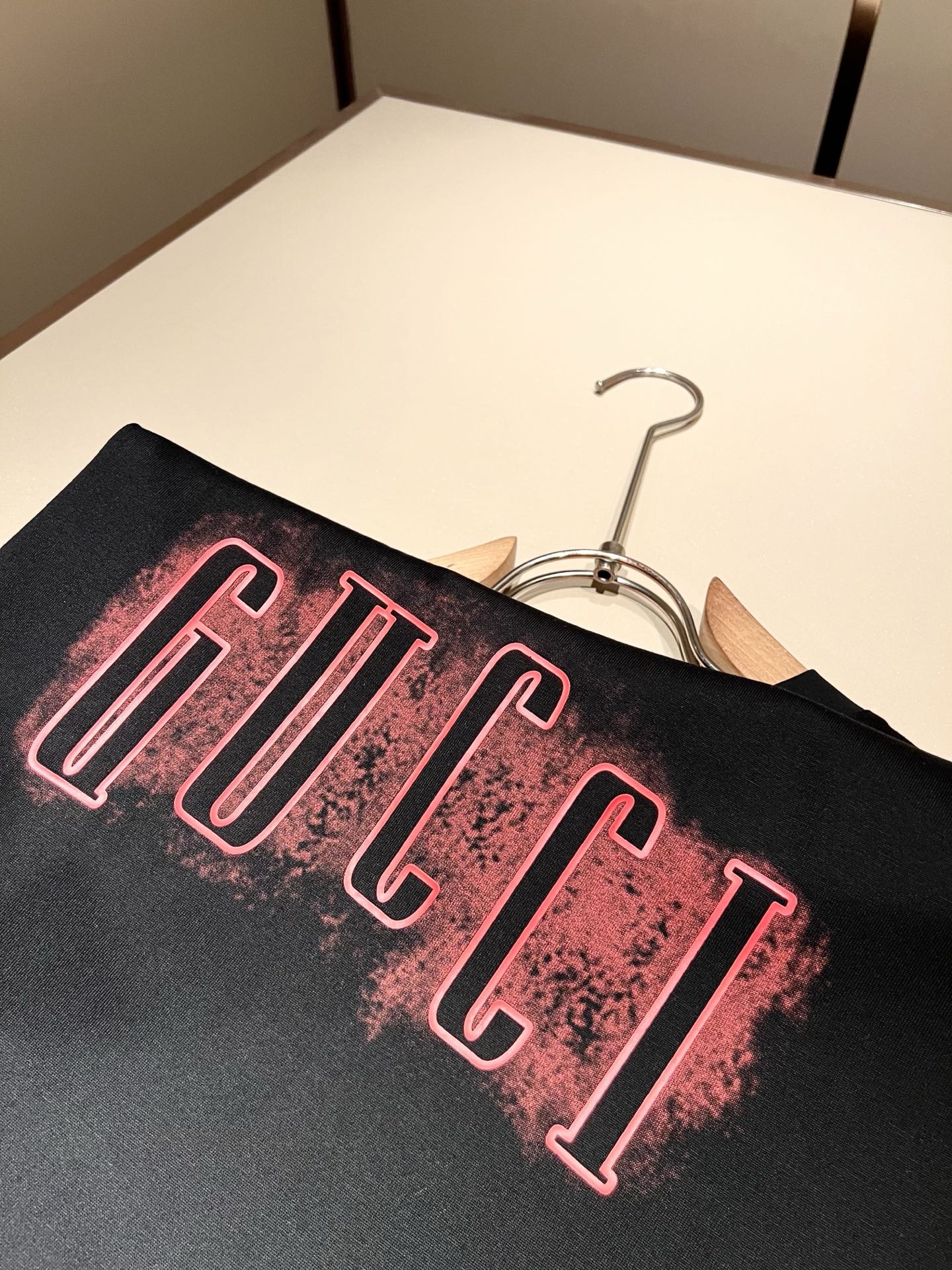 Gucc*古家 2026春夏新款男女同情侣款👫休闲宽松棉质圆领短袖T恤衫！贸易公司渠道稀出，同步官网发售