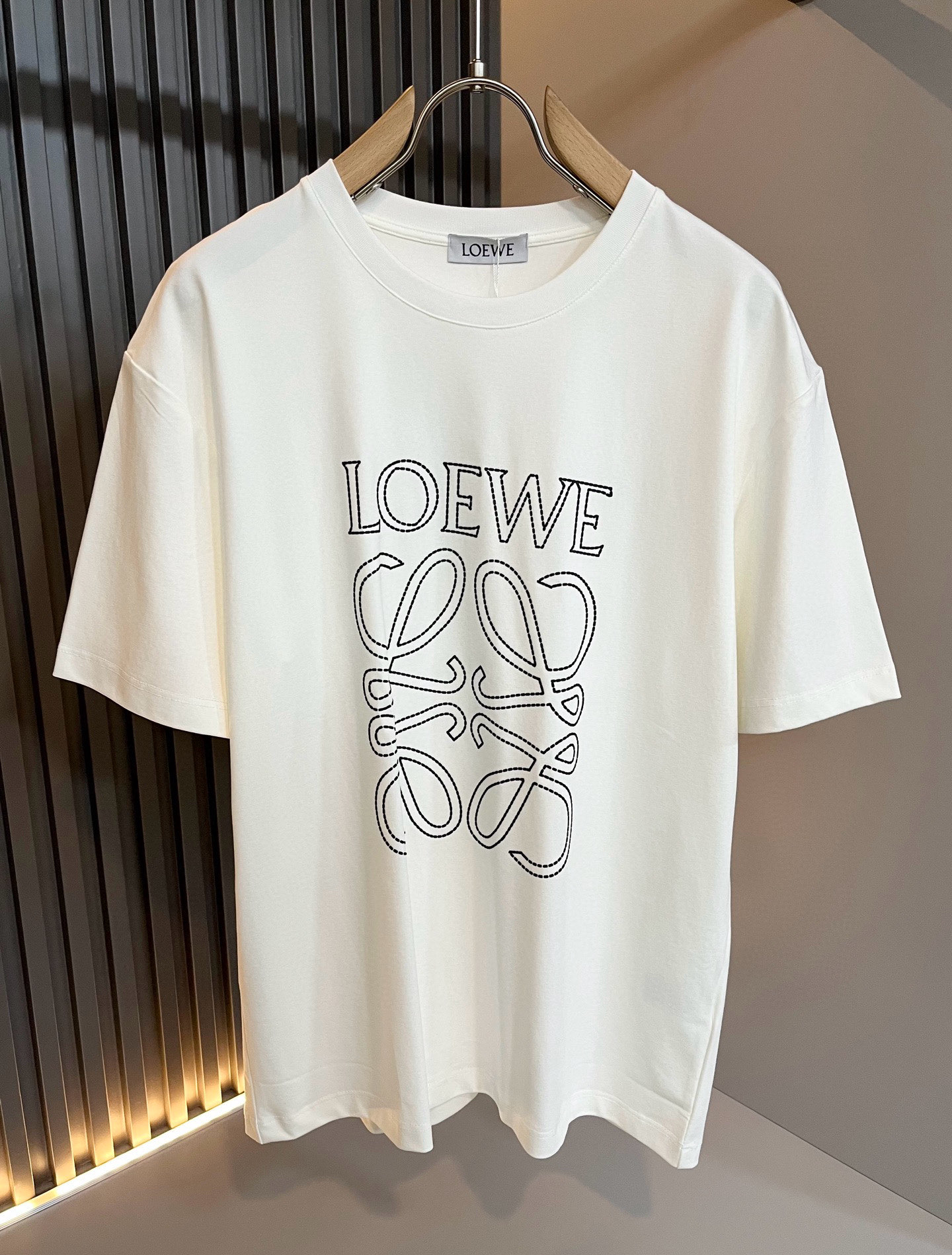 LOE*WE罗*威 2026春夏新款男女同款👫短袖T恤，意大利原厂订单渠道，极具个性高级风，标志logo