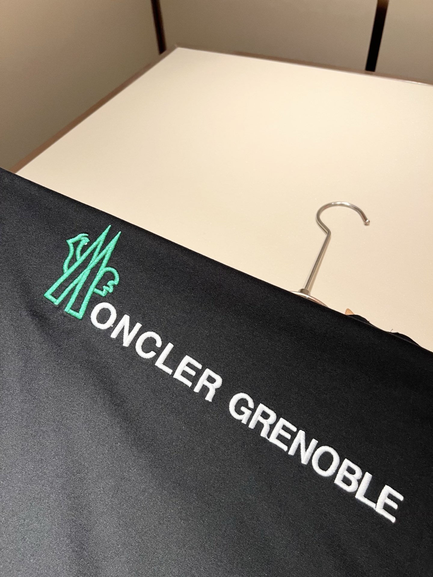 Moncler蒙家 2026春夏最新男女同款👫贸易订单短袖T恤，全品相！！网红款！采用logo图案刺绣设