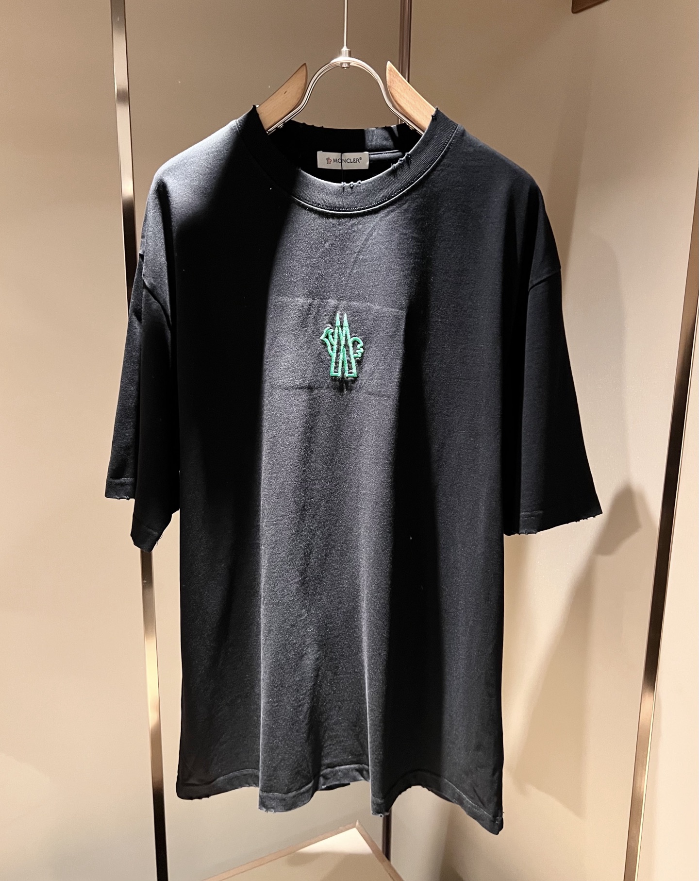 Moncler蒙家 2026春夏最新男女同款👫贸易订单短袖T恤，全品相！！网红款！采用logo图案刺绣设