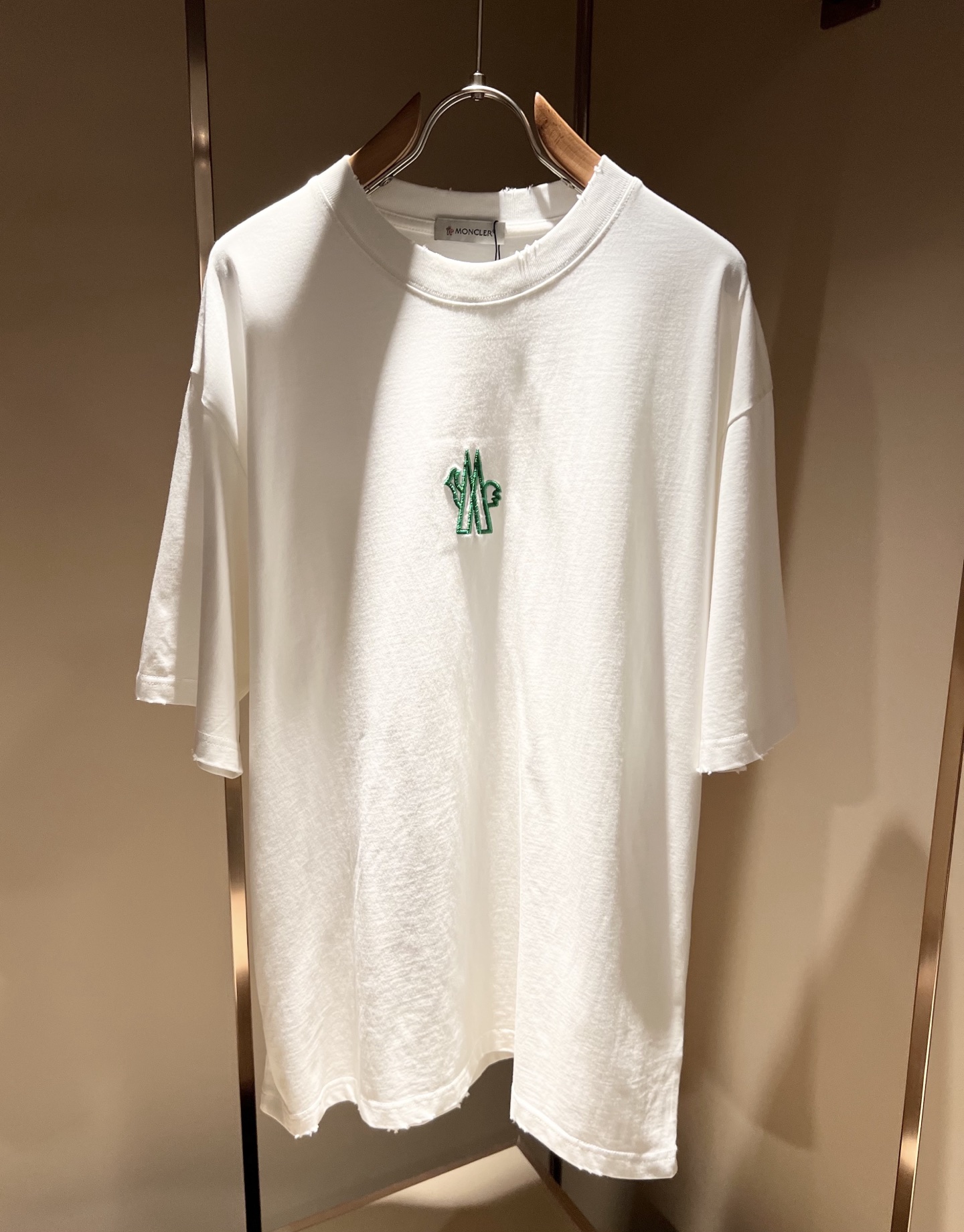 Moncler蒙家 2026春夏最新男女同款👫贸易订单短袖T恤，全品相！！网红款！采用logo图案刺绣设