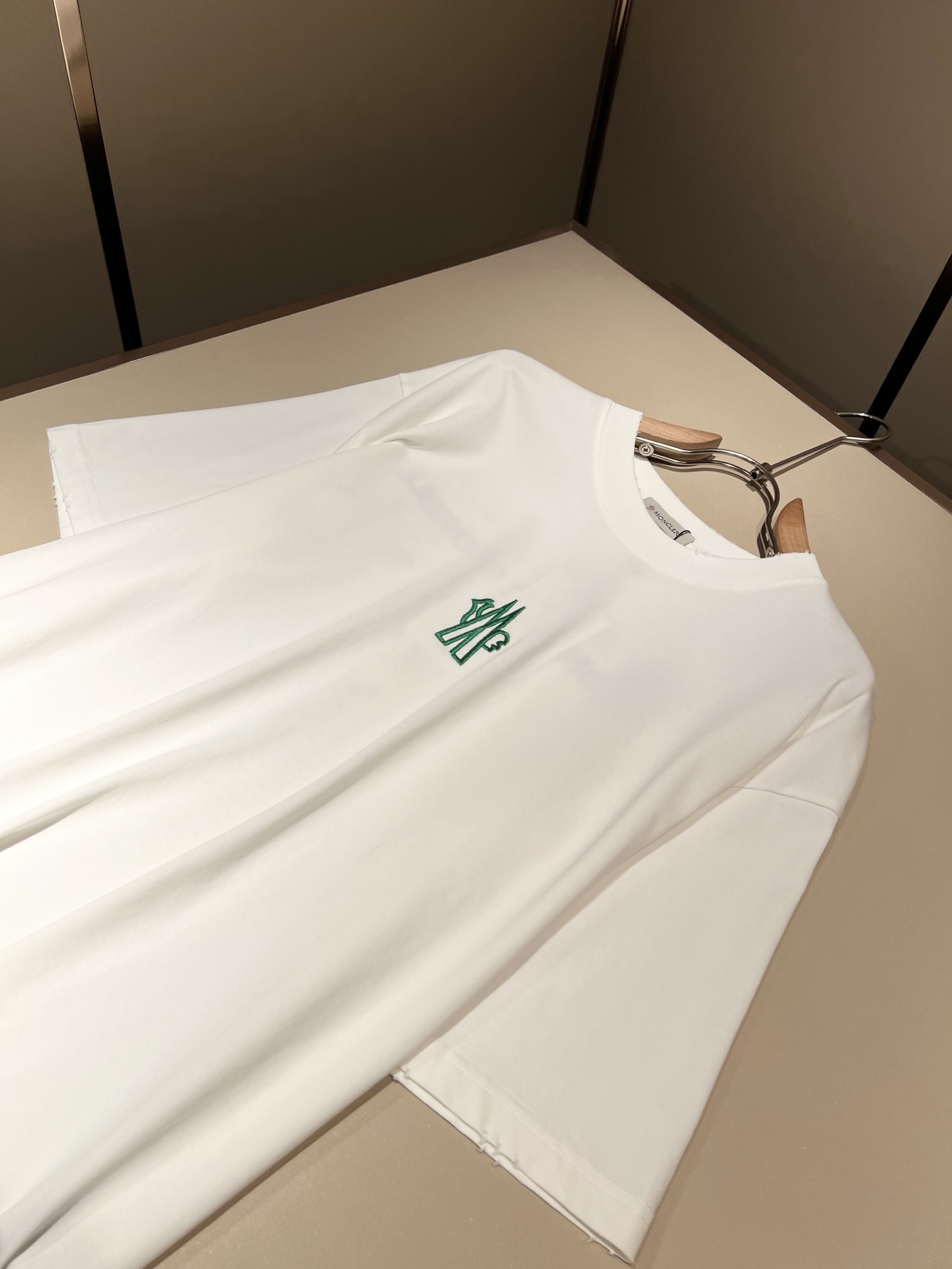 Moncler蒙家 2026春夏最新男女同款👫贸易订单短袖T恤，全品相！！网红款！采用logo图案刺绣设
