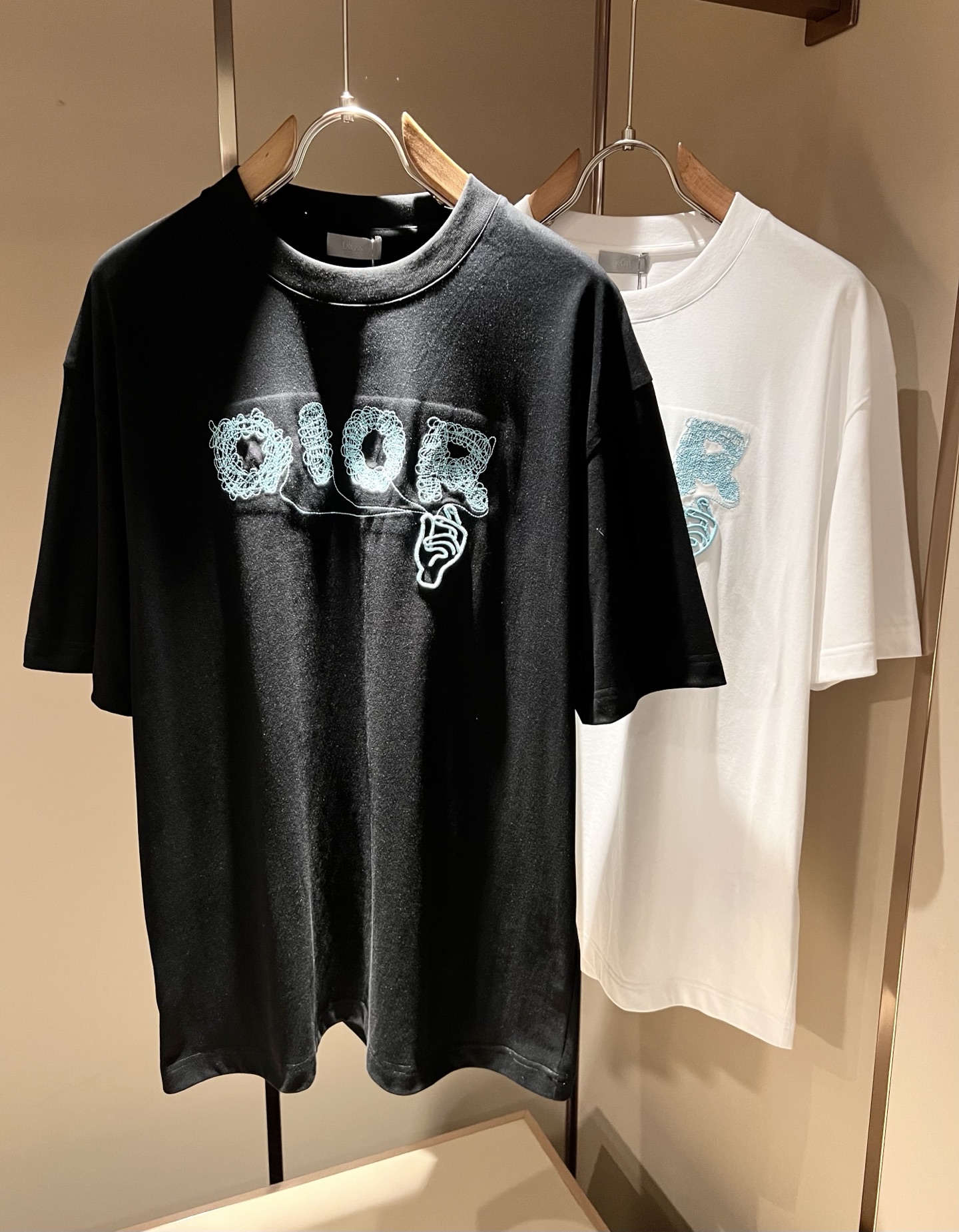 Dio*迪家 2026春夏新款男女同款👫短袖T恤，专柜同步发售！定制专属260克纯棉面料，定制原版工艺螺