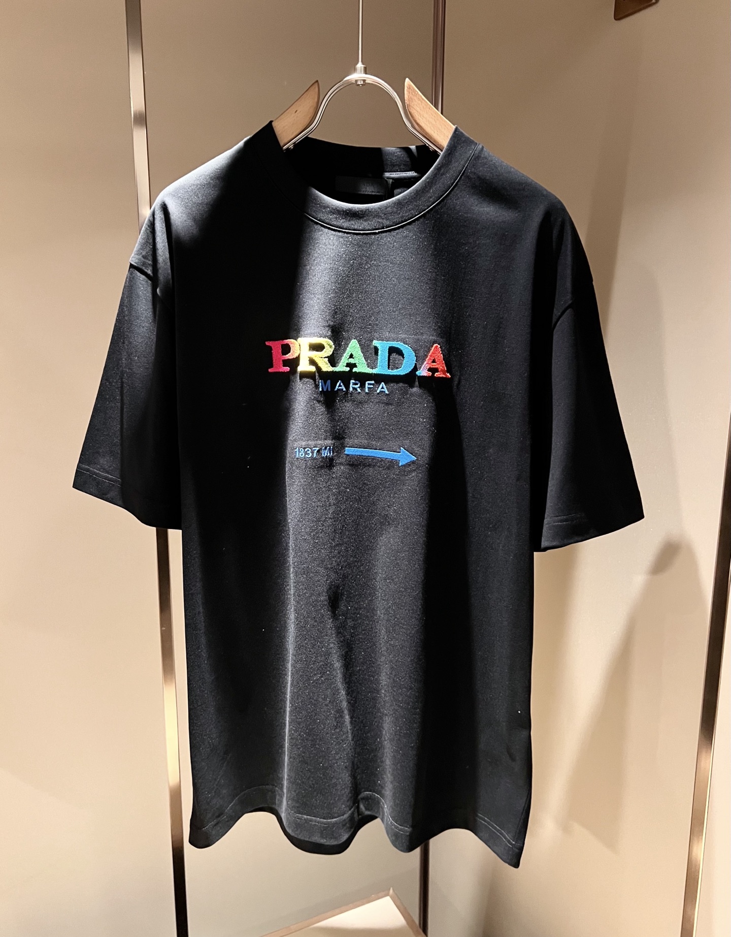 PRAD*A普*达2026春夏新款男女同款👫短袖T恤，最新款全网独家首上！！~既经典有时尚百搭，谁不爱啊