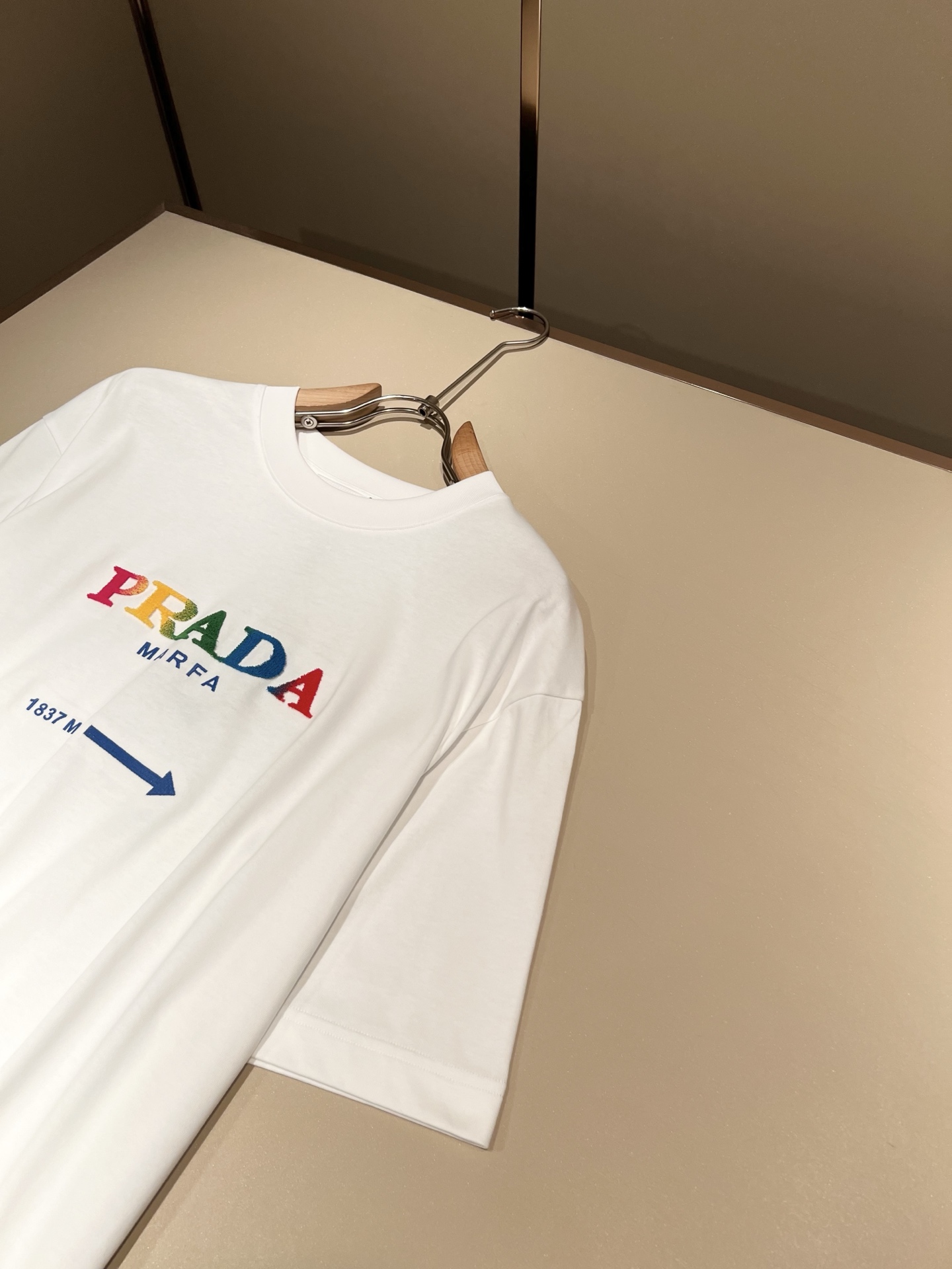 PRAD*A普*达2026春夏新款男女同款👫短袖T恤，最新款全网独家首上！！~既经典有时尚百搭，谁不爱啊