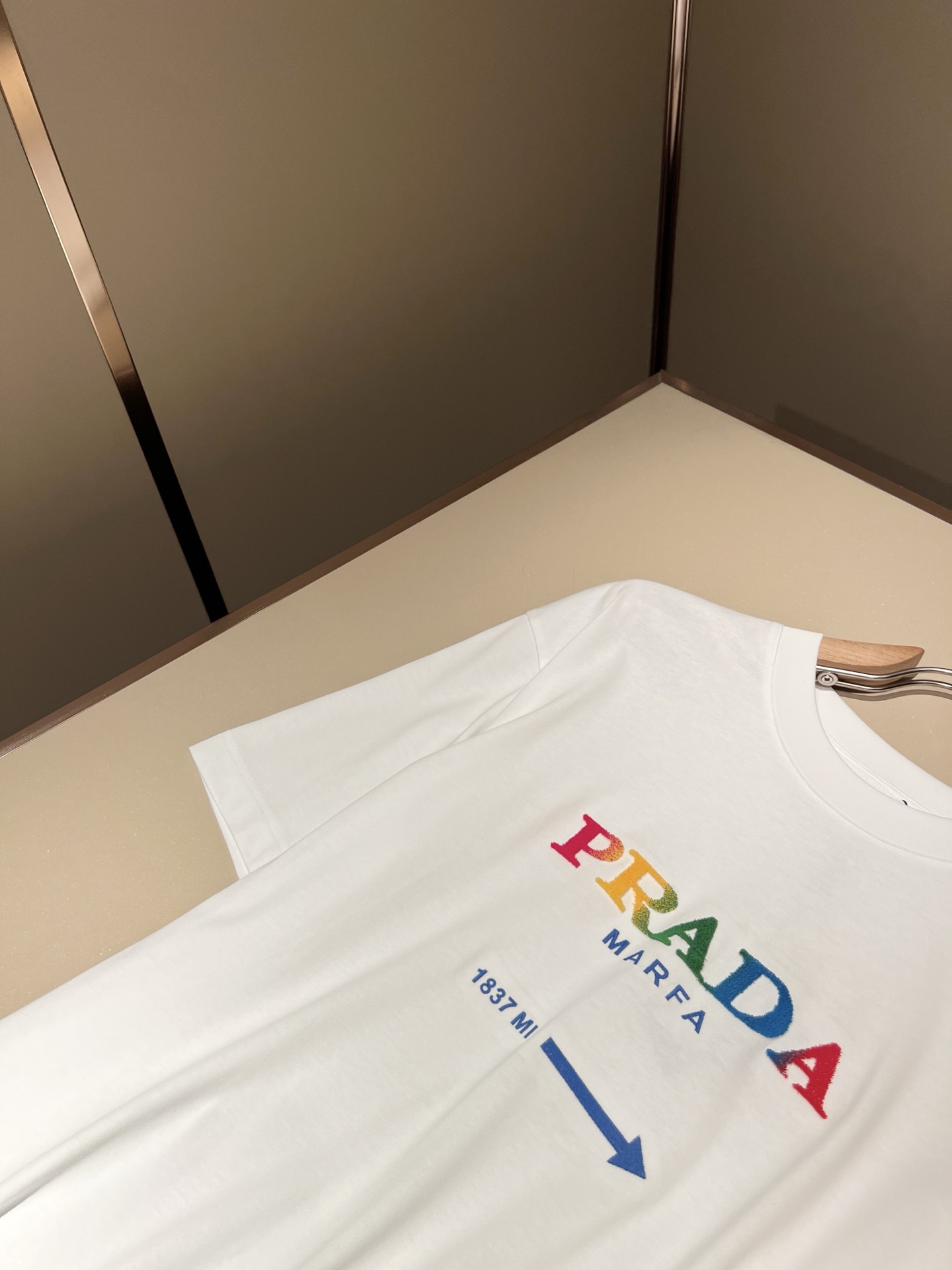 PRAD*A普*达2026春夏新款男女同款👫短袖T恤，最新款全网独家首上！！~既经典有时尚百搭，谁不爱啊
