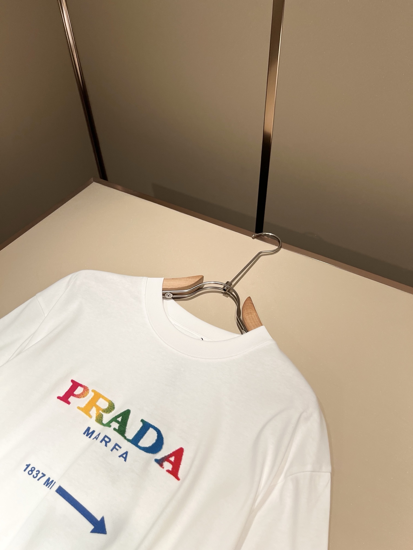 PRAD*A普*达2026春夏新款男女同款👫短袖T恤，最新款全网独家首上！！~既经典有时尚百搭，谁不爱啊