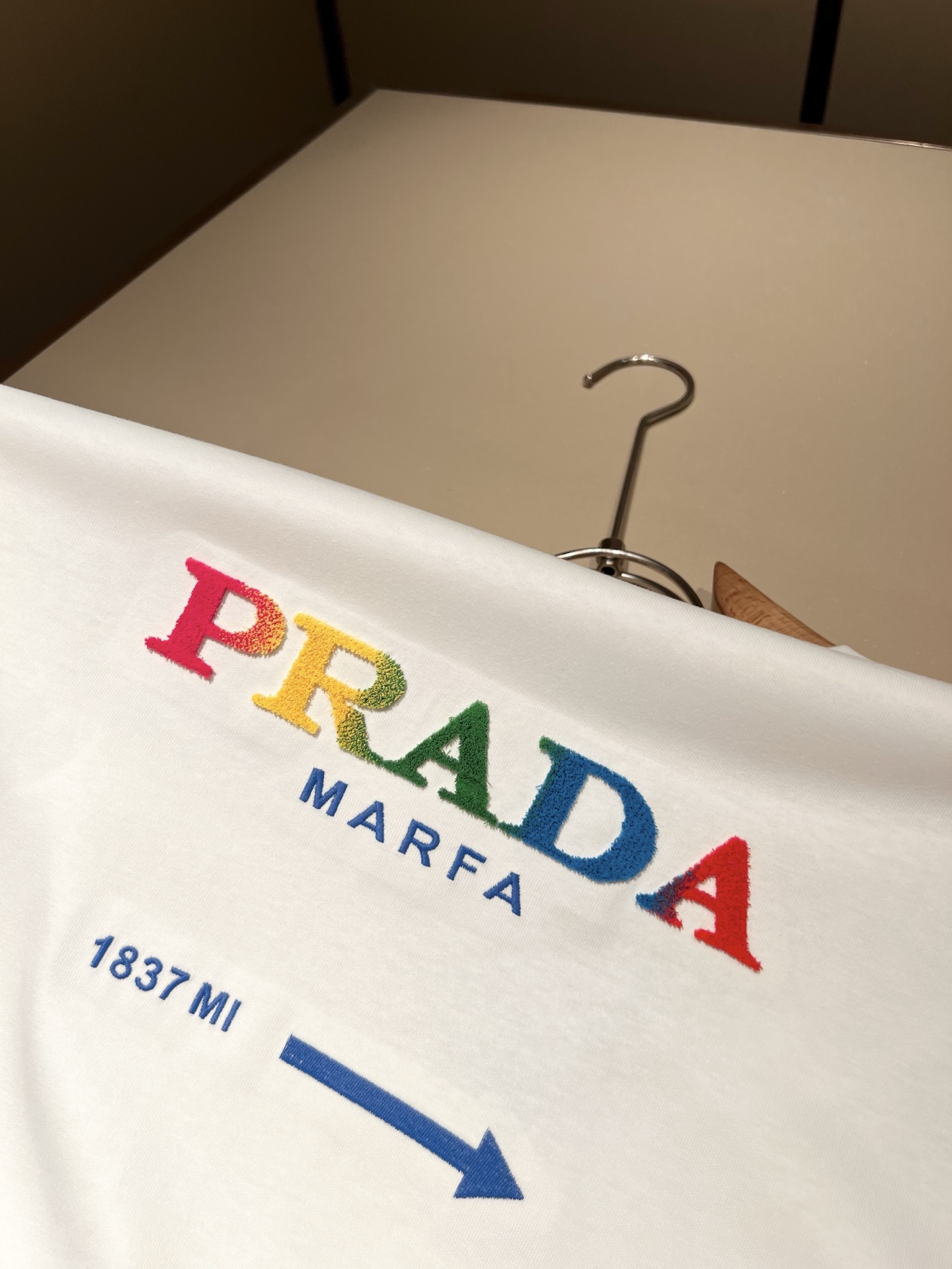 PRAD*A普*达2026春夏新款男女同款👫短袖T恤，最新款全网独家首上！！~既经典有时尚百搭，谁不爱啊