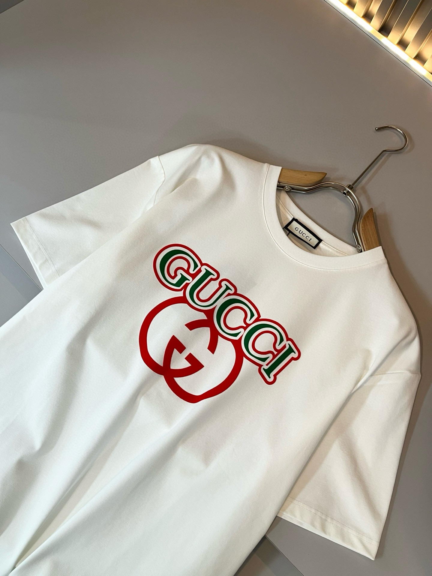 Gucc*古家 2026春夏新款男女同情侣款👫休闲宽松棉质圆领短袖T恤衫！贸易公司渠道稀出，同步官网发售