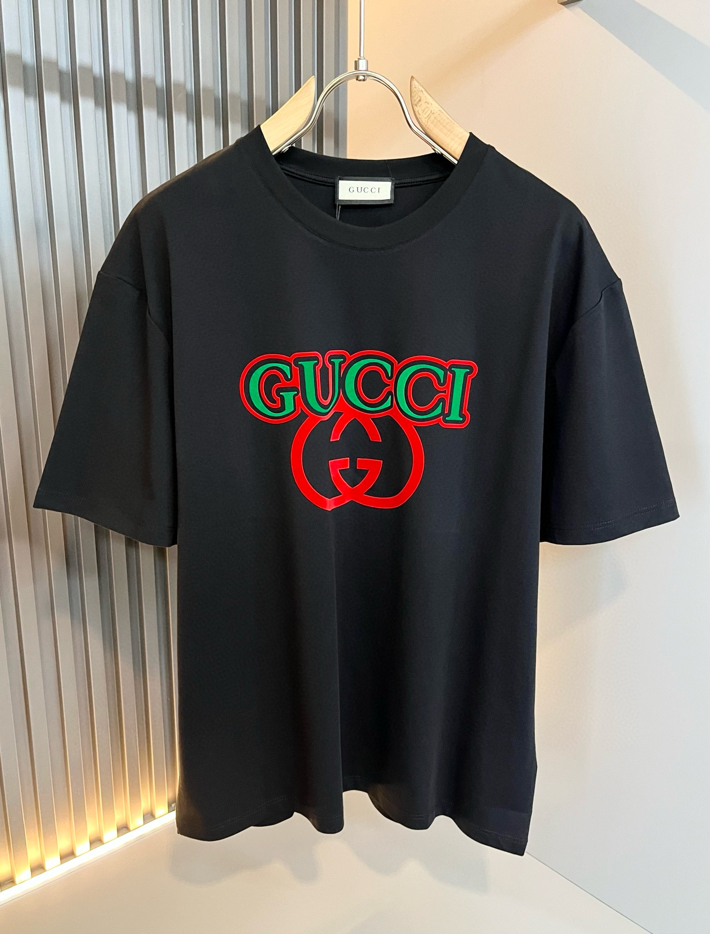 Gucc*古家 2026春夏新款男女同情侣款👫休闲宽松棉质圆领短袖T恤衫！贸易公司渠道稀出，同步官网发售