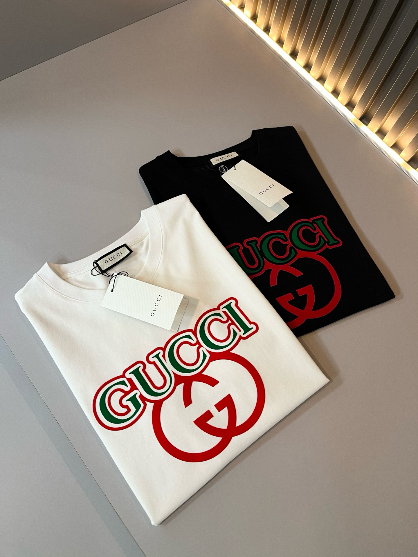 Gucc*古家 2026春夏新款男女同情侣款👫休闲宽松棉质圆领短袖T恤衫！贸易公司渠道稀出，同步官网发售