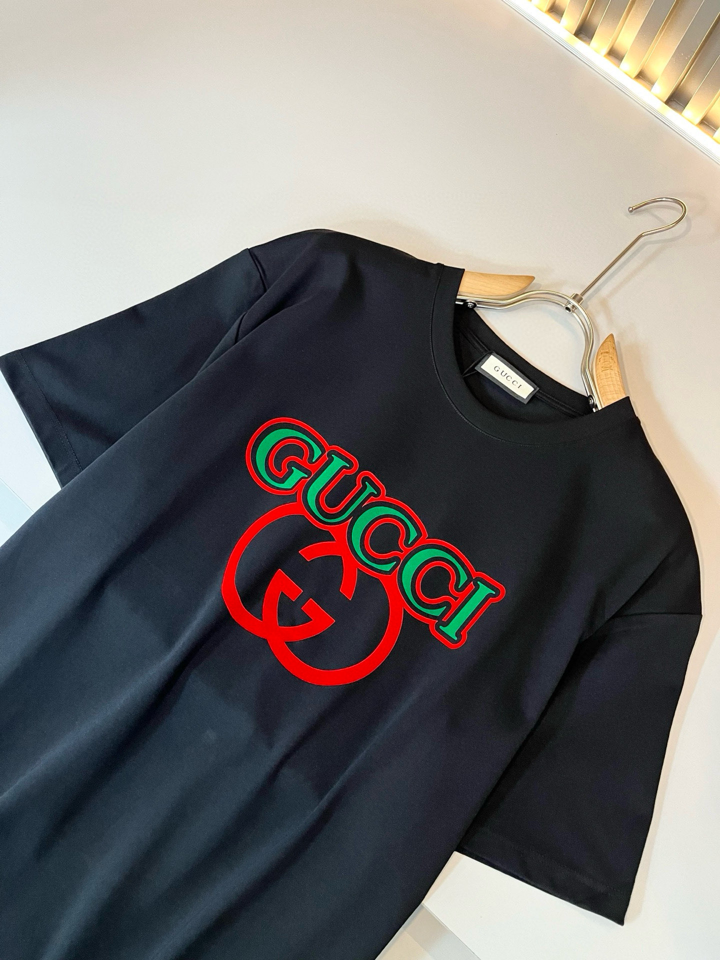 Gucc*古家 2026春夏新款男女同情侣款👫休闲宽松棉质圆领短袖T恤衫！贸易公司渠道稀出，同步官网发售