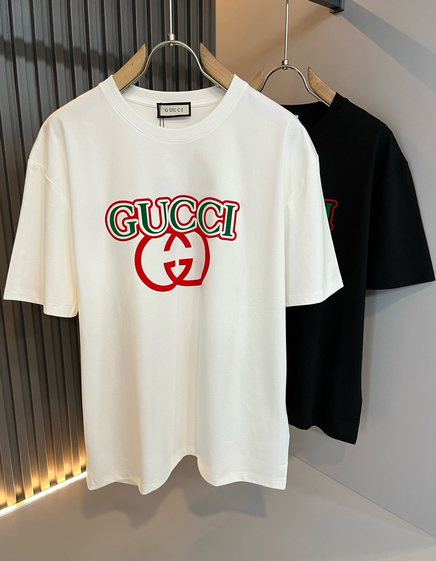 Gucc*古家 2026春夏新款男女同情侣款👫休闲宽松棉质圆领短袖T恤衫！贸易公司渠道稀出，同步官网发售