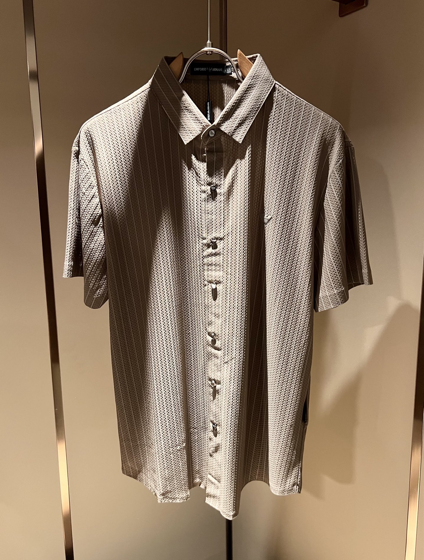 Arman阿*尼2026春夏新款男士休闲短袖衬衣，原单代工厂订单，胸前标志logo压胶设计！简洁的设计精