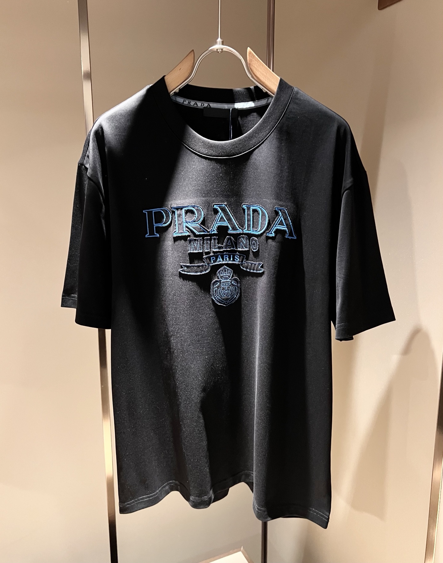 PRAD*A普*达2026春夏新款男女同款👫短袖T恤，最新款全网独家首上！！~既经典有时尚百搭，谁不爱啊