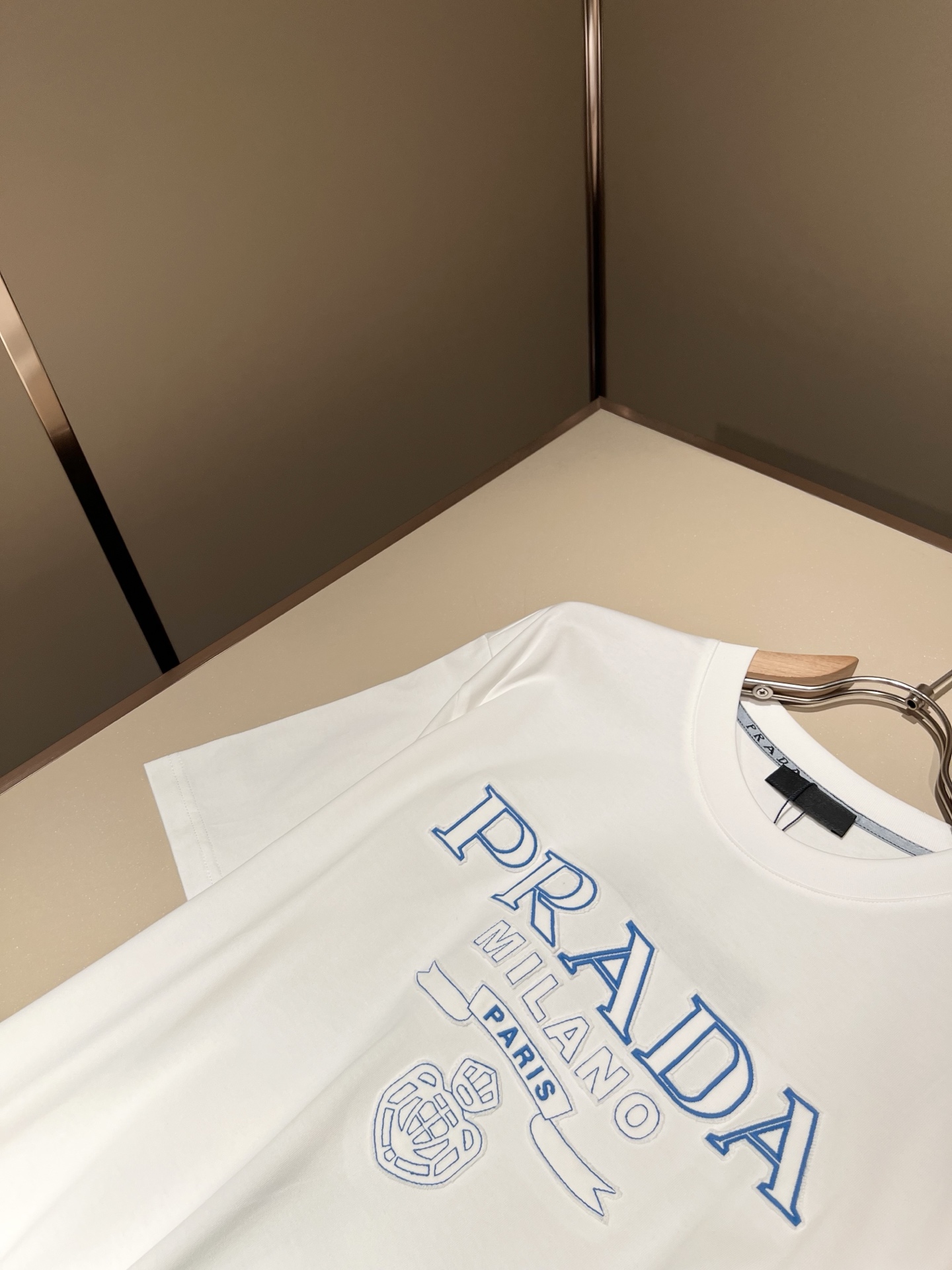 PRAD*A普*达2026春夏新款男女同款👫短袖T恤，最新款全网独家首上！！~既经典有时尚百搭，谁不爱啊