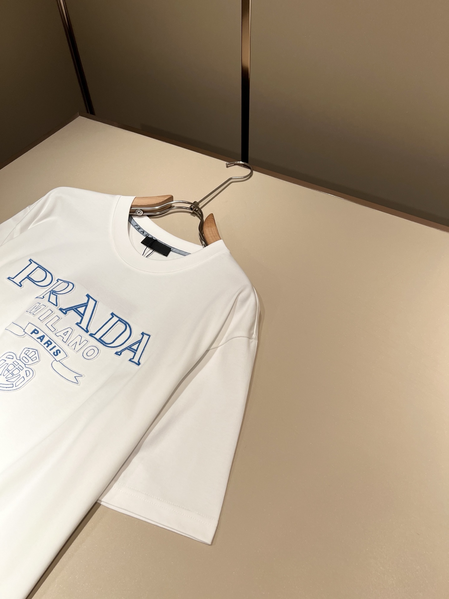 PRAD*A普*达2026春夏新款男女同款👫短袖T恤，最新款全网独家首上！！~既经典有时尚百搭，谁不爱啊