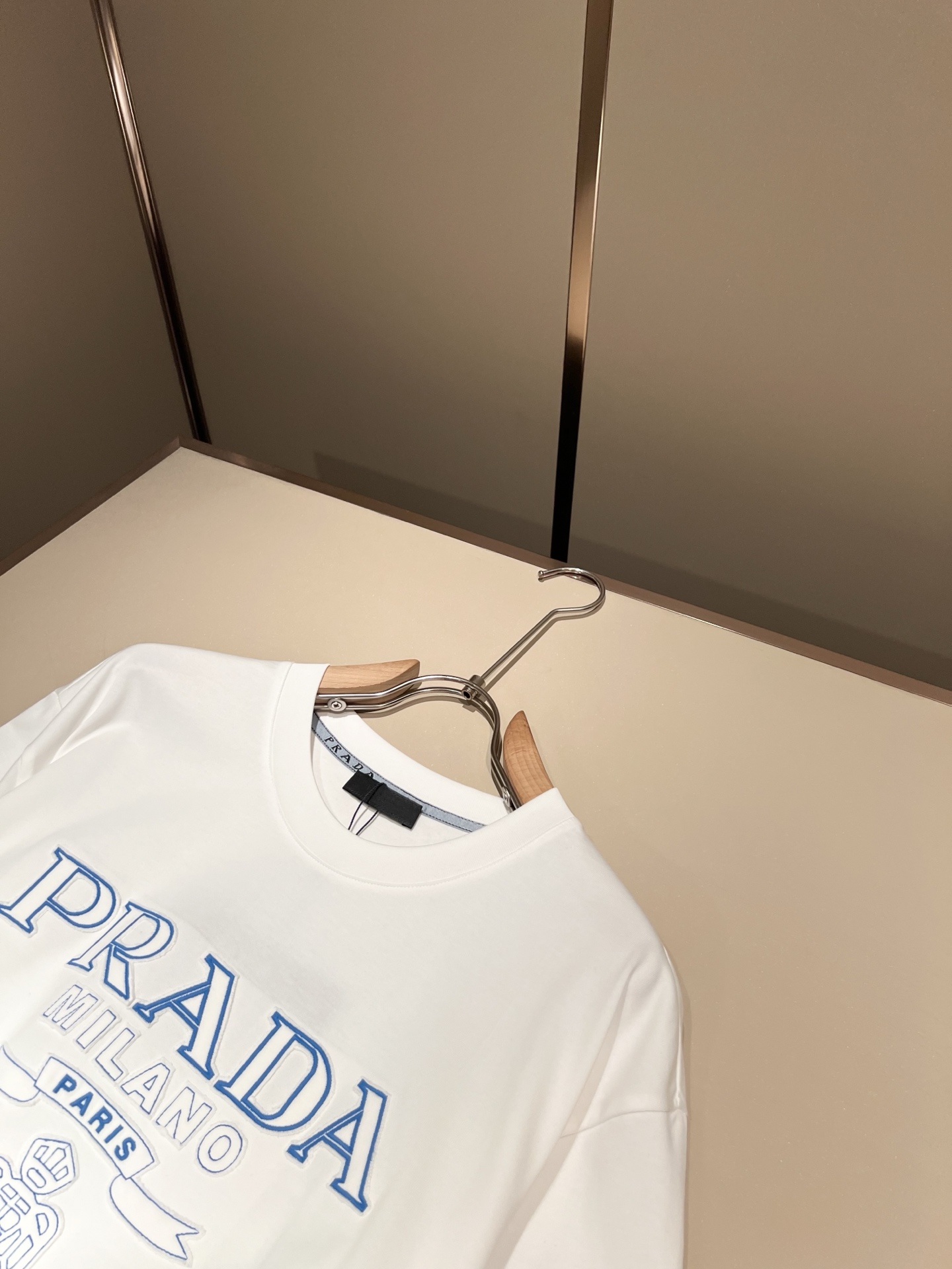 PRAD*A普*达2026春夏新款男女同款👫短袖T恤，最新款全网独家首上！！~既经典有时尚百搭，谁不爱啊