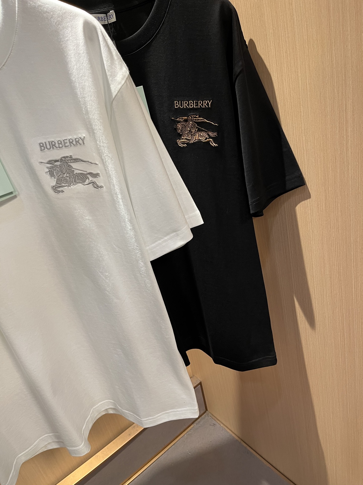BURBER*Y巴*莉2026春夏新品男女同款👫短袖T恤，重磅来袭，最近比较火热的环保纯棉面料制作而成，
