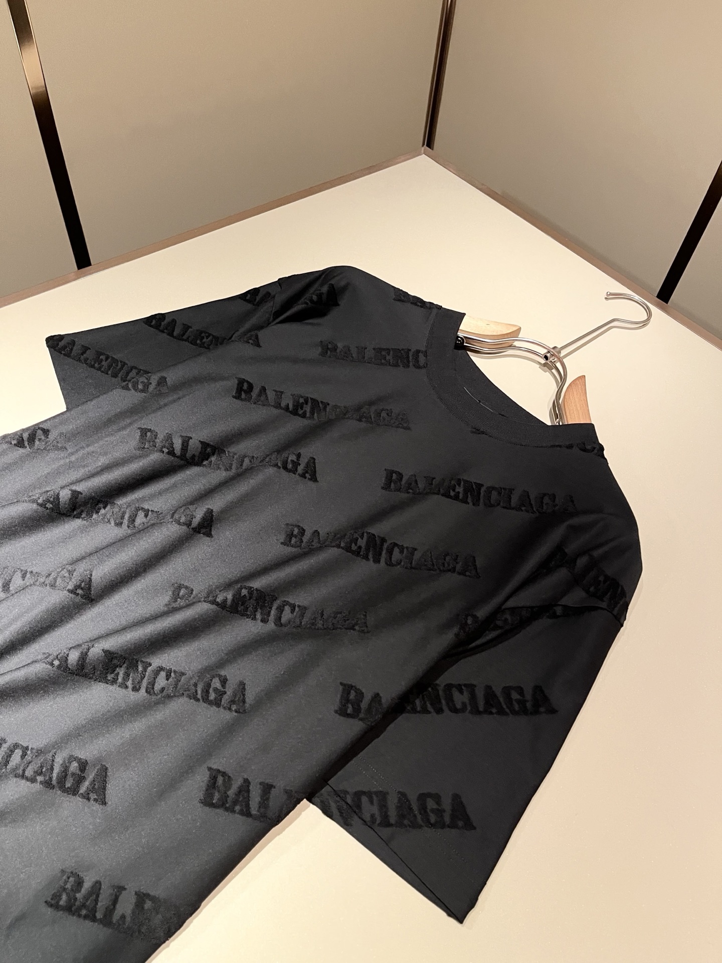 BALENCI*GA巴黎*家 2026春夏新款男女同款👫短袖T恤！走秀图案提花时尚休闲短袖T恤衫！全景l