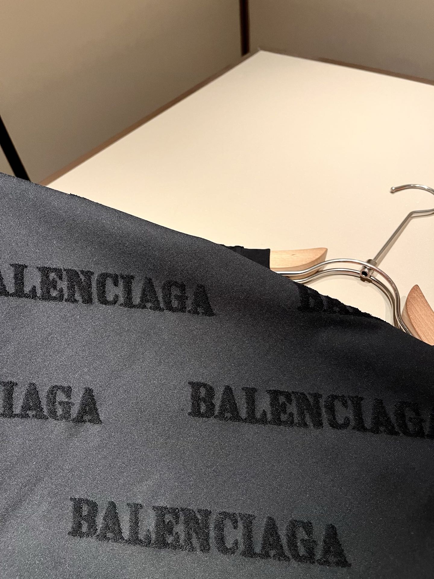 BALENCI*GA巴黎*家 2026春夏新款男女同款👫短袖T恤！走秀图案提花时尚休闲短袖T恤衫！全景l