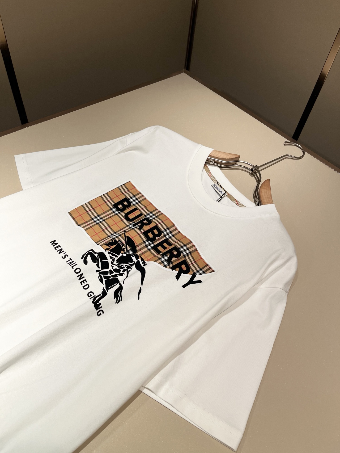 BURBER*Y巴*莉2026春夏新品男女同款👫短袖T恤，重磅来袭，最近比较火热的环保纯棉面料制作而成，