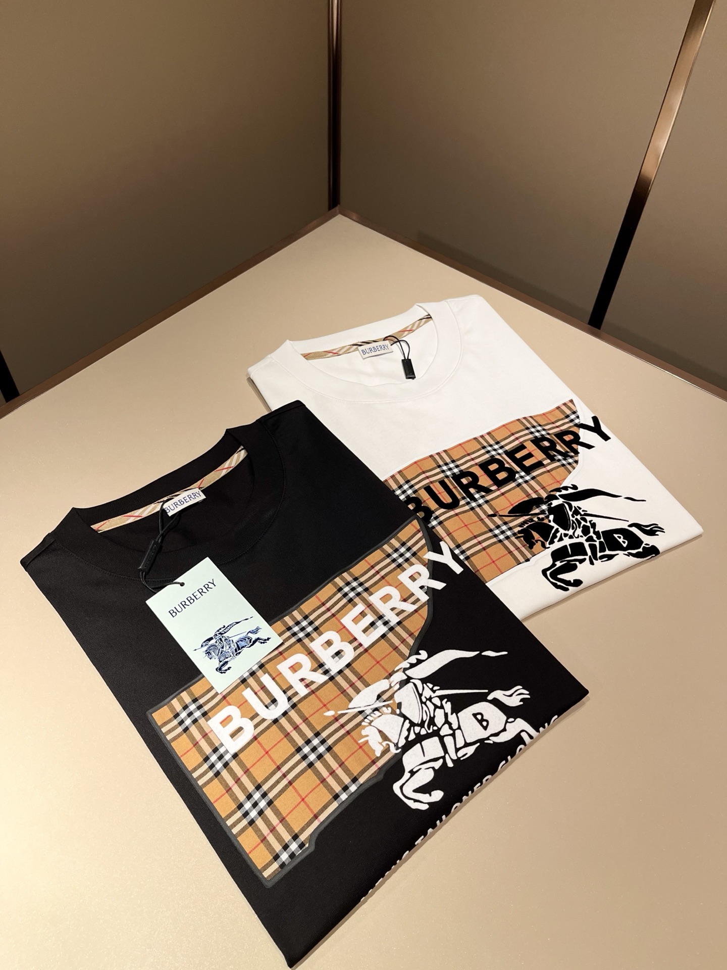 BURBER*Y巴*莉2026春夏新品男女同款👫短袖T恤，重磅来袭，最近比较火热的环保纯棉面料制作而成，