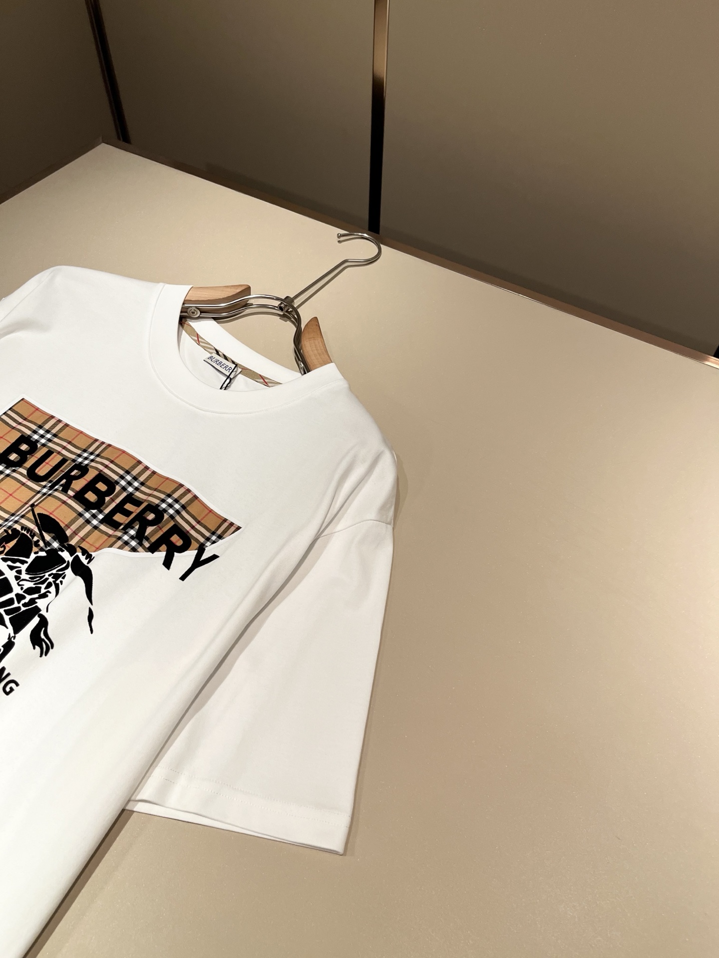 BURBER*Y巴*莉2026春夏新品男女同款👫短袖T恤，重磅来袭，最近比较火热的环保纯棉面料制作而成，