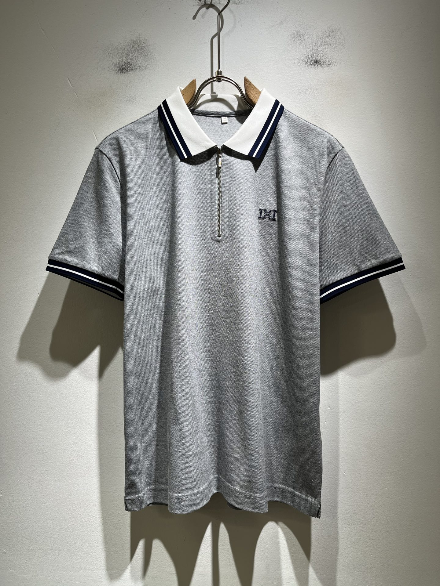 BALLY巴利 2026春夏新款男士休闲Polo衫，走秀图案时尚休闲短袖Polo衫！胸前logo图案压胶