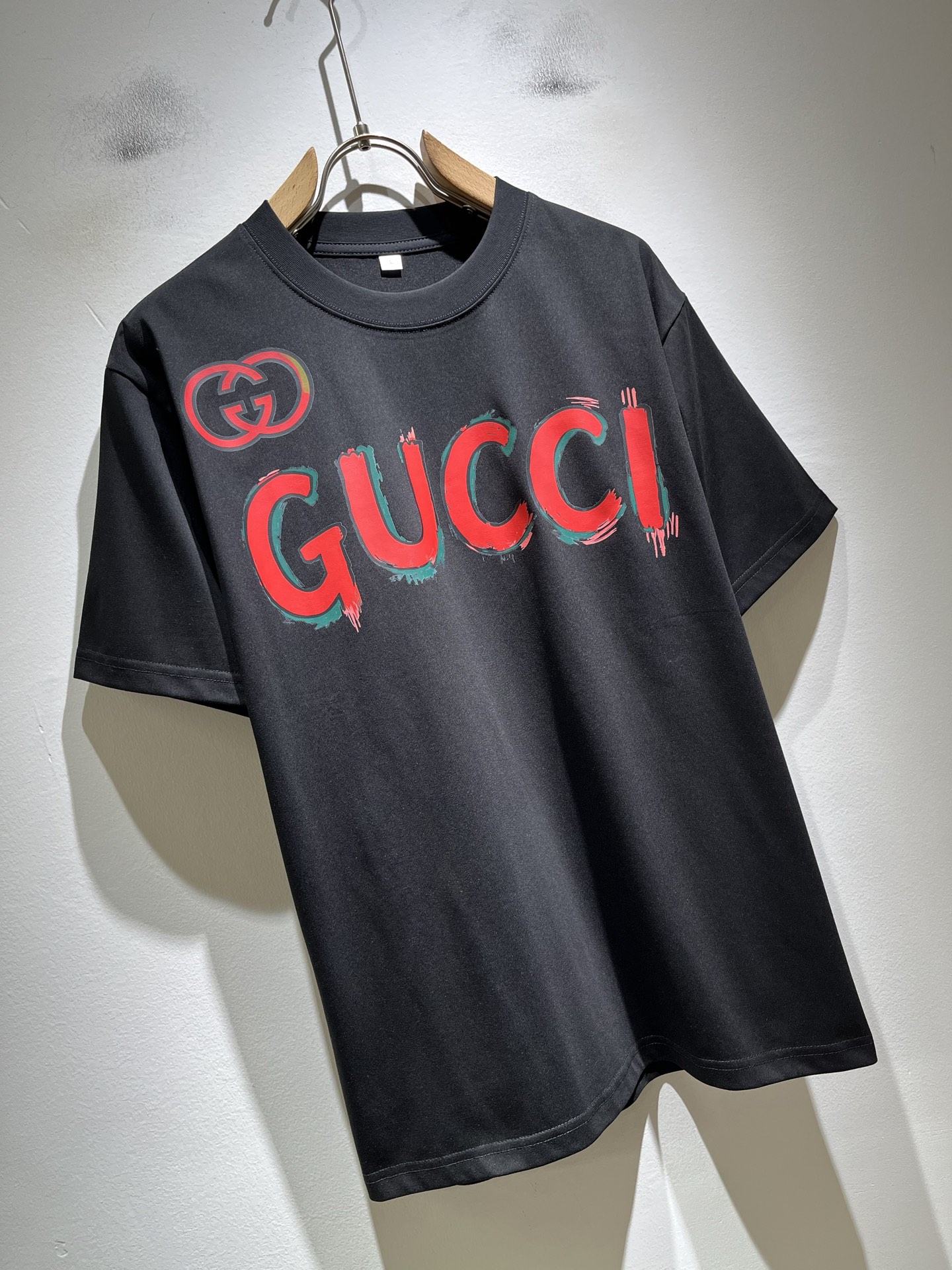 Gucc*古家 2026春夏新款男女同情侣款👫休闲宽松棉质圆领短袖T恤衫！贸易公司渠道稀出，同步官网发售