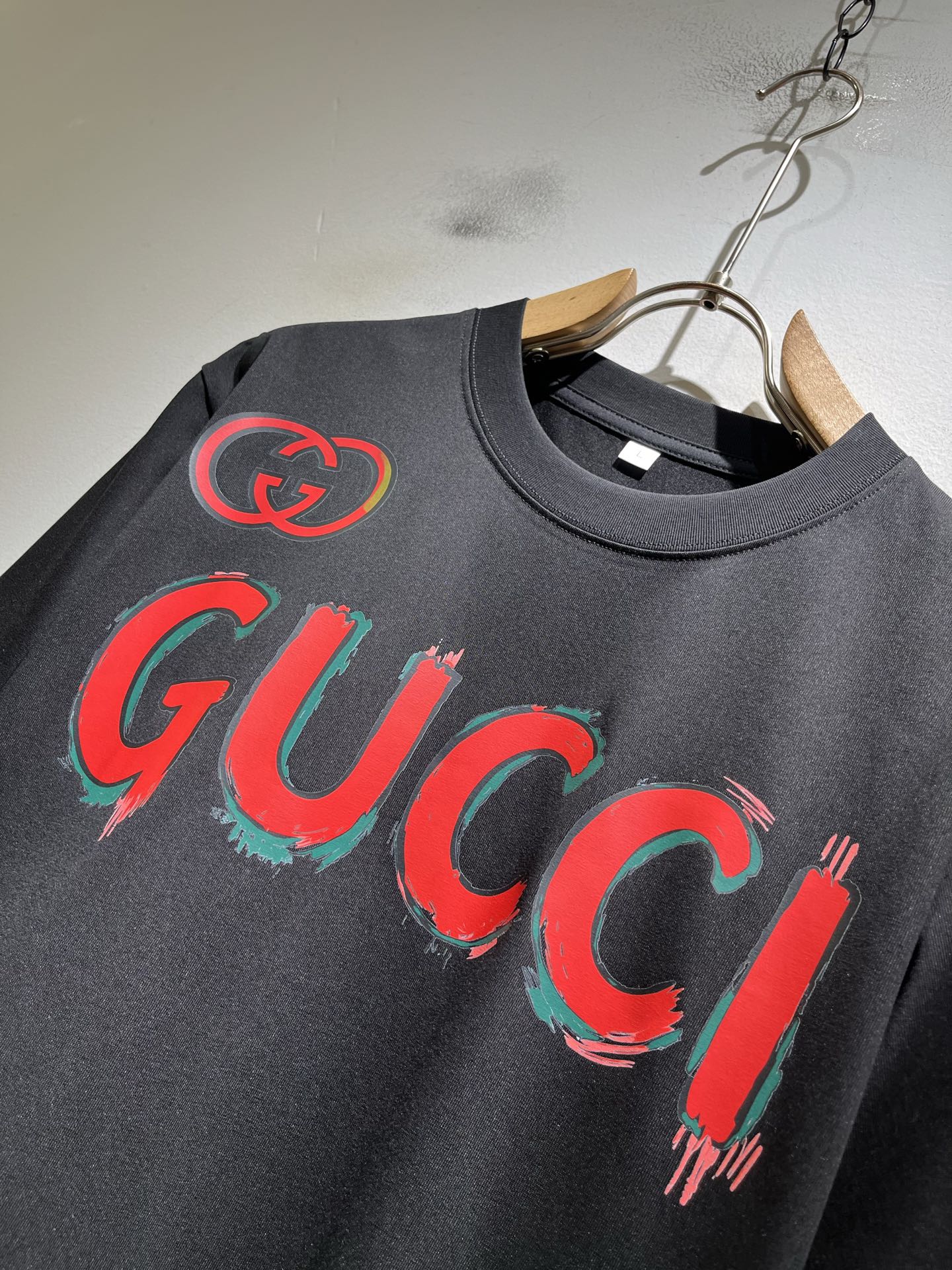 Gucc*古家 2026春夏新款男女同情侣款👫休闲宽松棉质圆领短袖T恤衫！贸易公司渠道稀出，同步官网发售