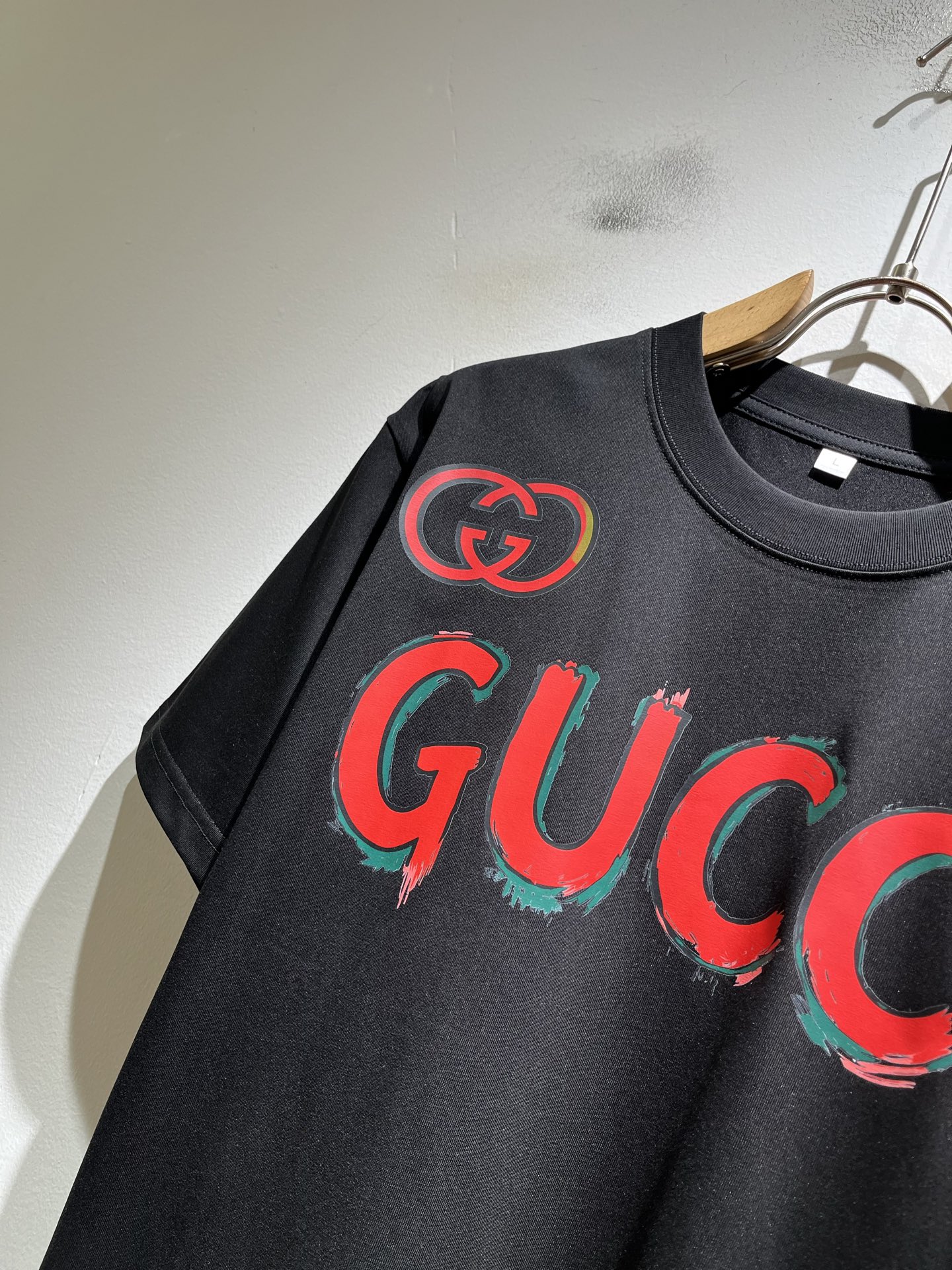 Gucc*古家 2026春夏新款男女同情侣款👫休闲宽松棉质圆领短袖T恤衫！贸易公司渠道稀出，同步官网发售