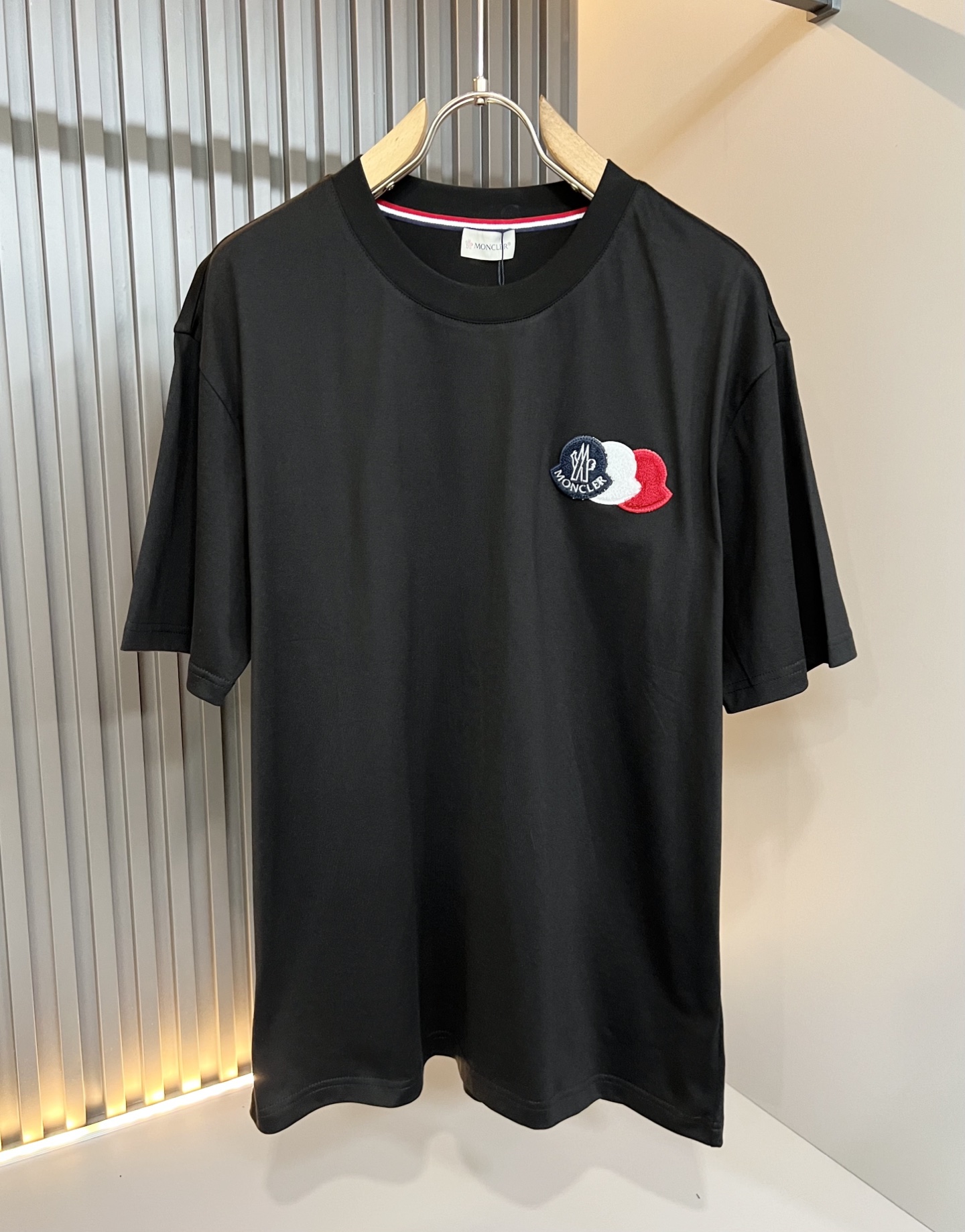 Moncler蒙家 2026春夏最新男女同款👫贸易订单短袖T恤，全品相！！网红款！采用logo图案徽章设