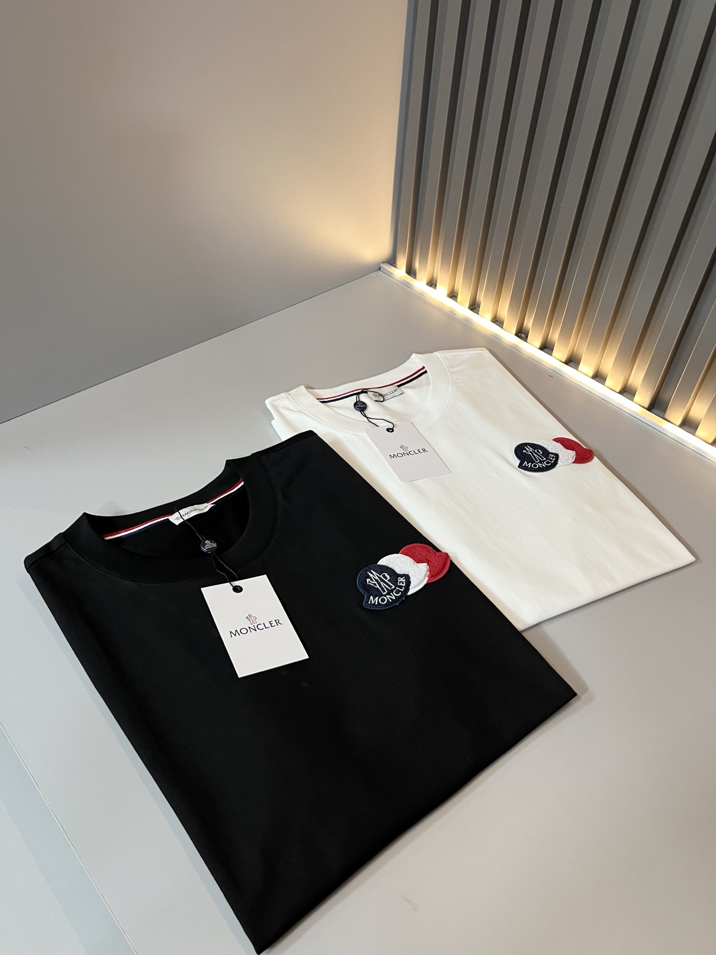 Moncler蒙家 2026春夏最新男女同款👫贸易订单短袖T恤，全品相！！网红款！采用logo图案徽章设