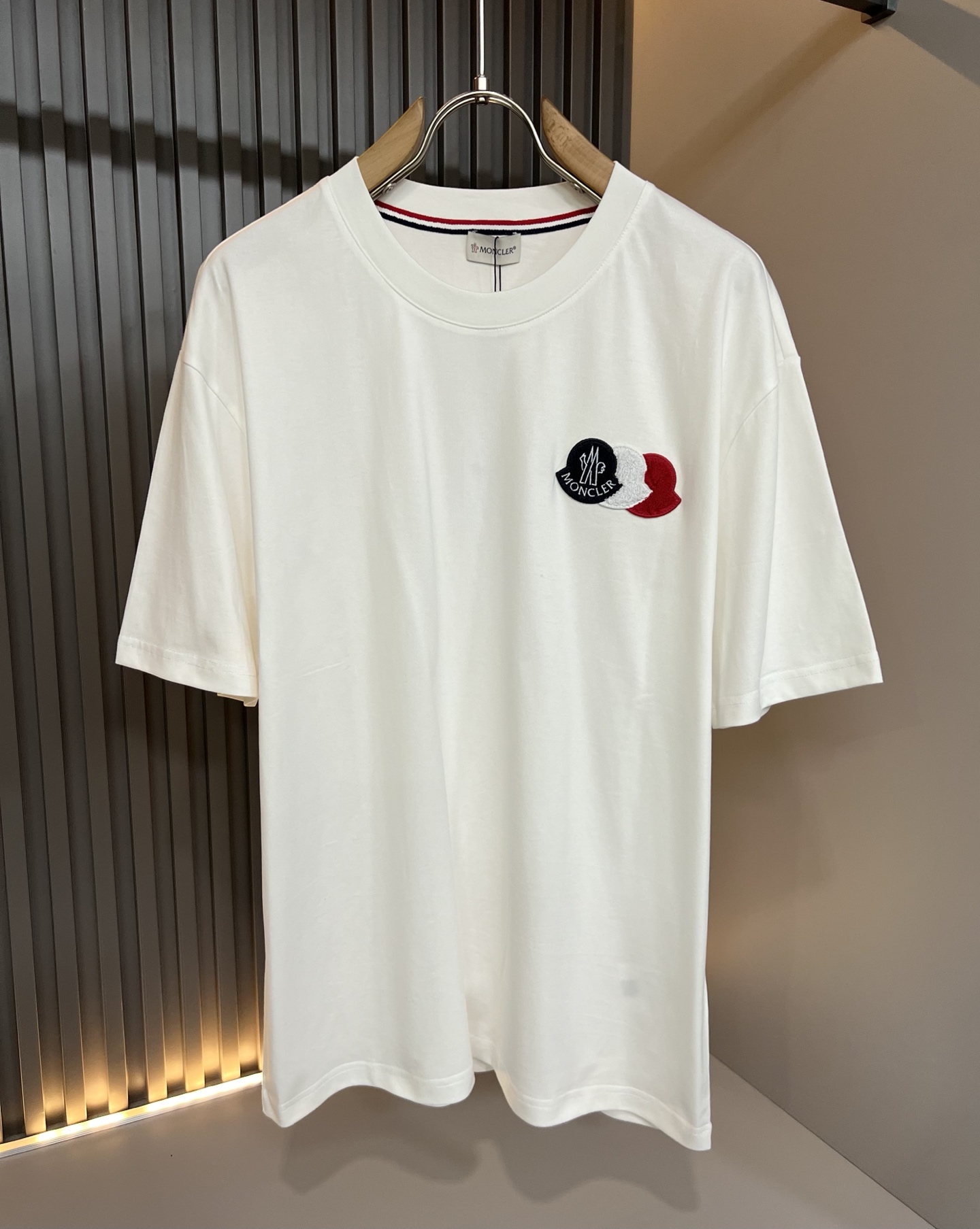Moncler蒙家 2026春夏最新男女同款👫贸易订单短袖T恤，全品相！！网红款！采用logo图案徽章设