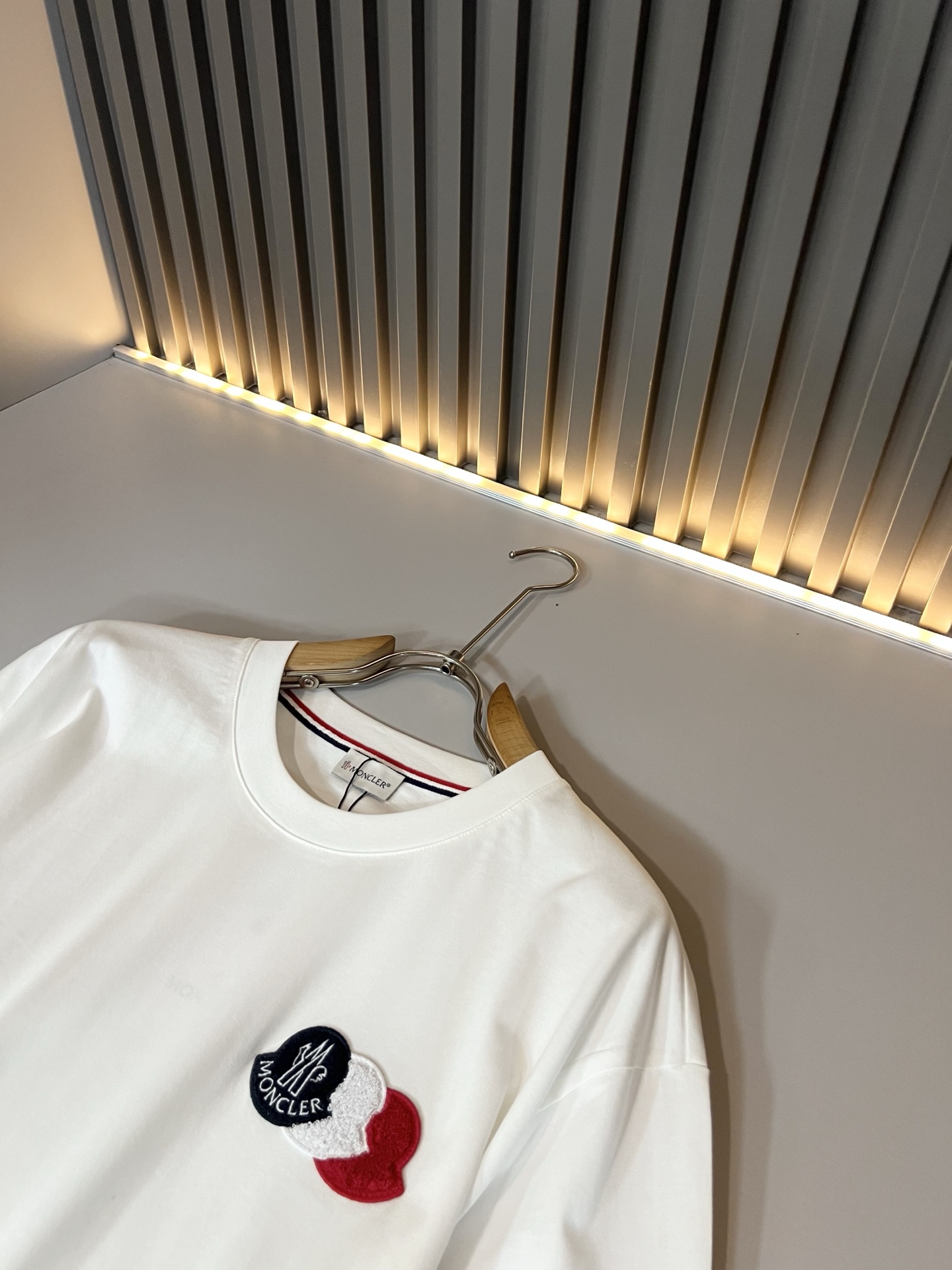 Moncler蒙家 2026春夏最新男女同款👫贸易订单短袖T恤，全品相！！网红款！采用logo图案徽章设